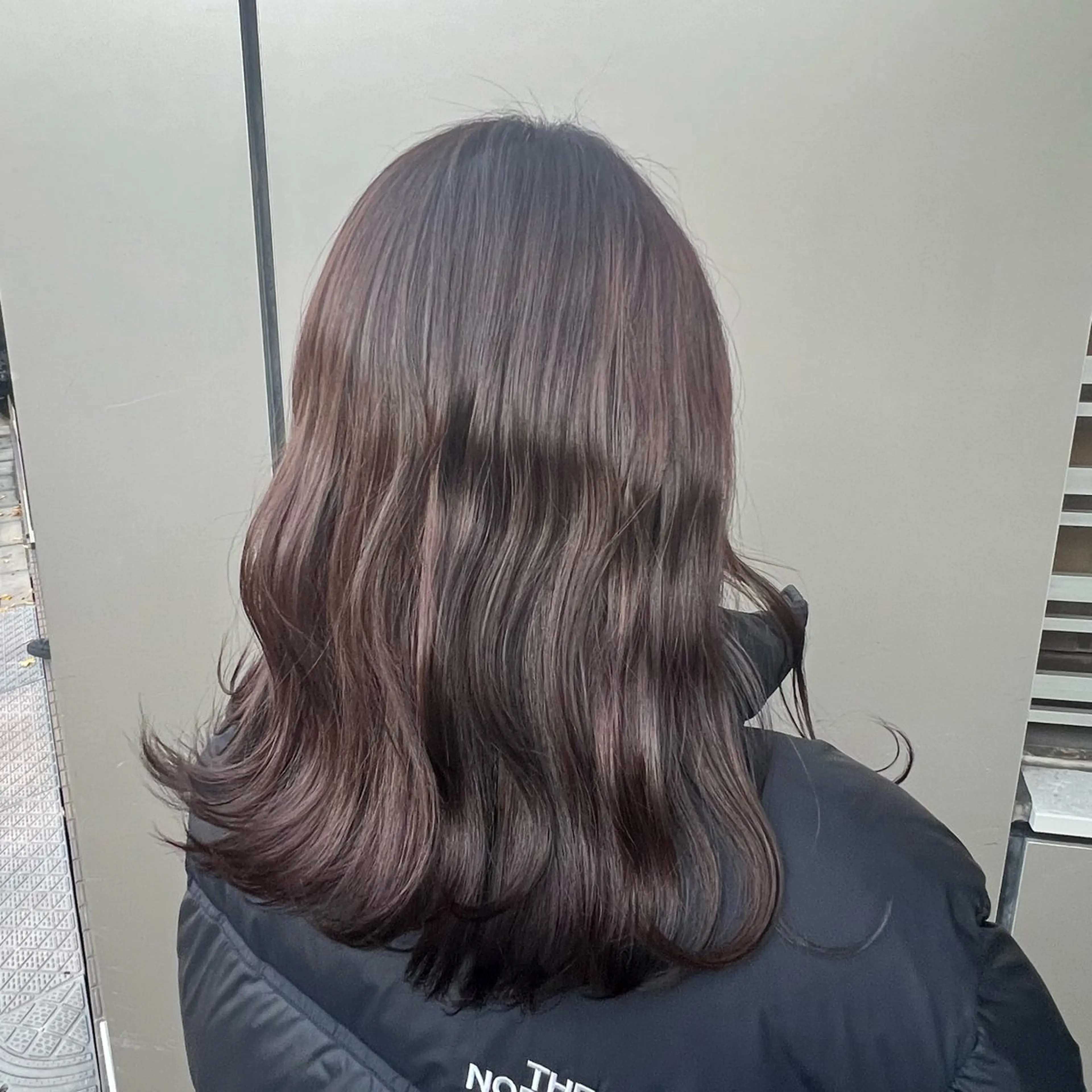 ミディアム カラー 小森聖奈 韓国風レイヤーカットのヘアスタイル