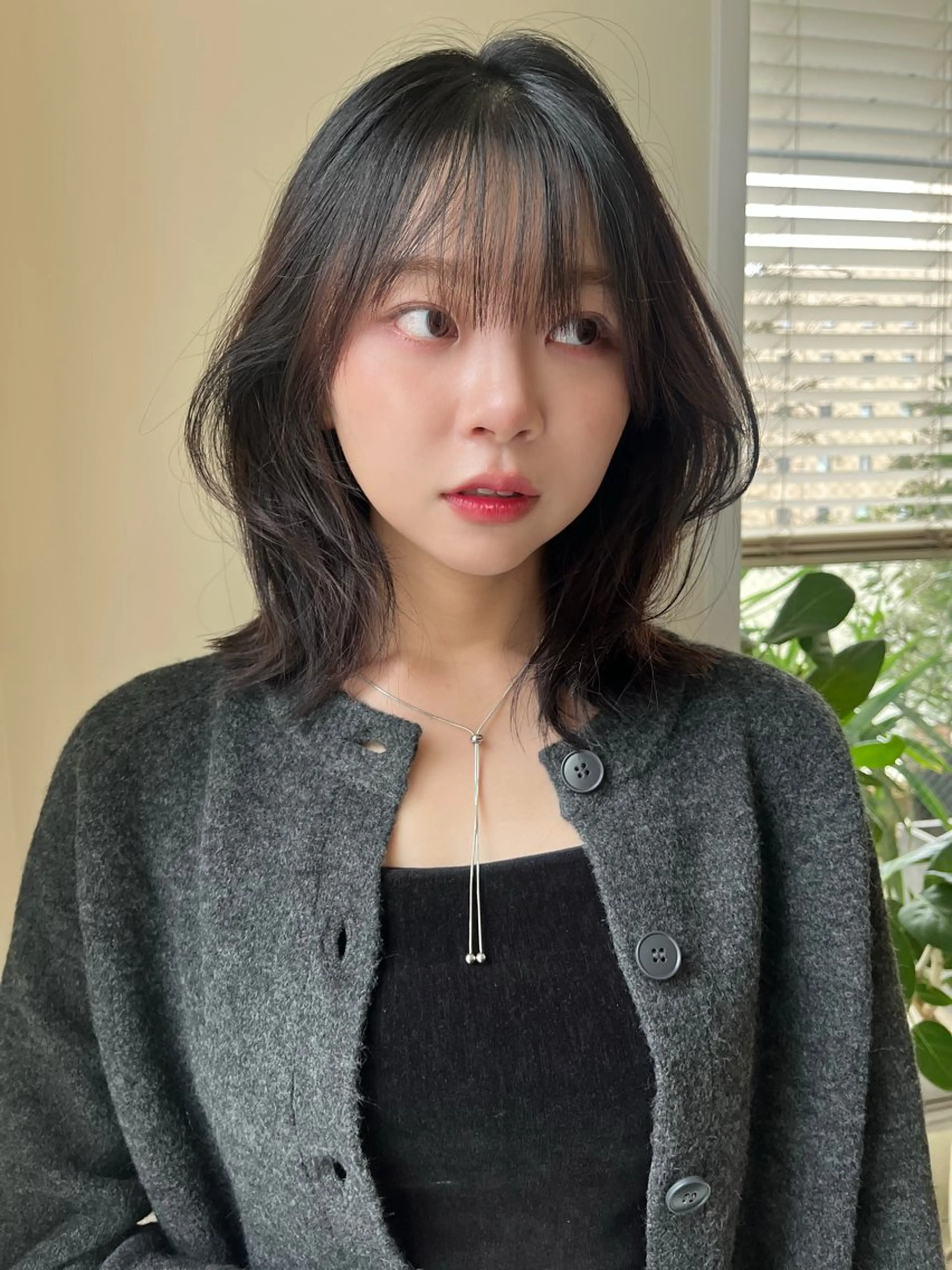 ミディアム 顔まわりレイヤー レイヤーカット kchiara所属・yura /レイヤーカットのヘアスタイル