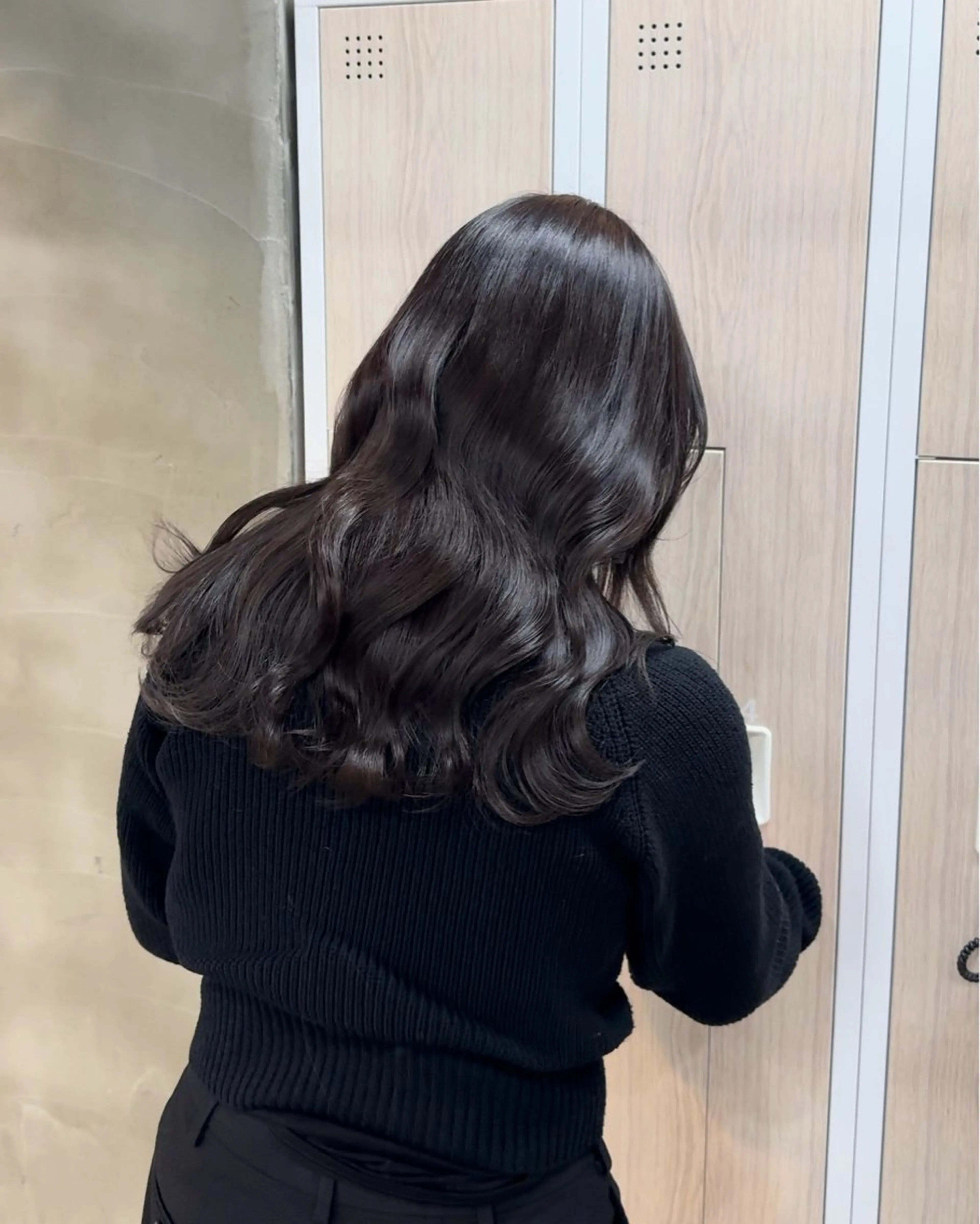 ミディアム 茜璃/ブリーチカラー /レイヤーカットのヘアスタイル