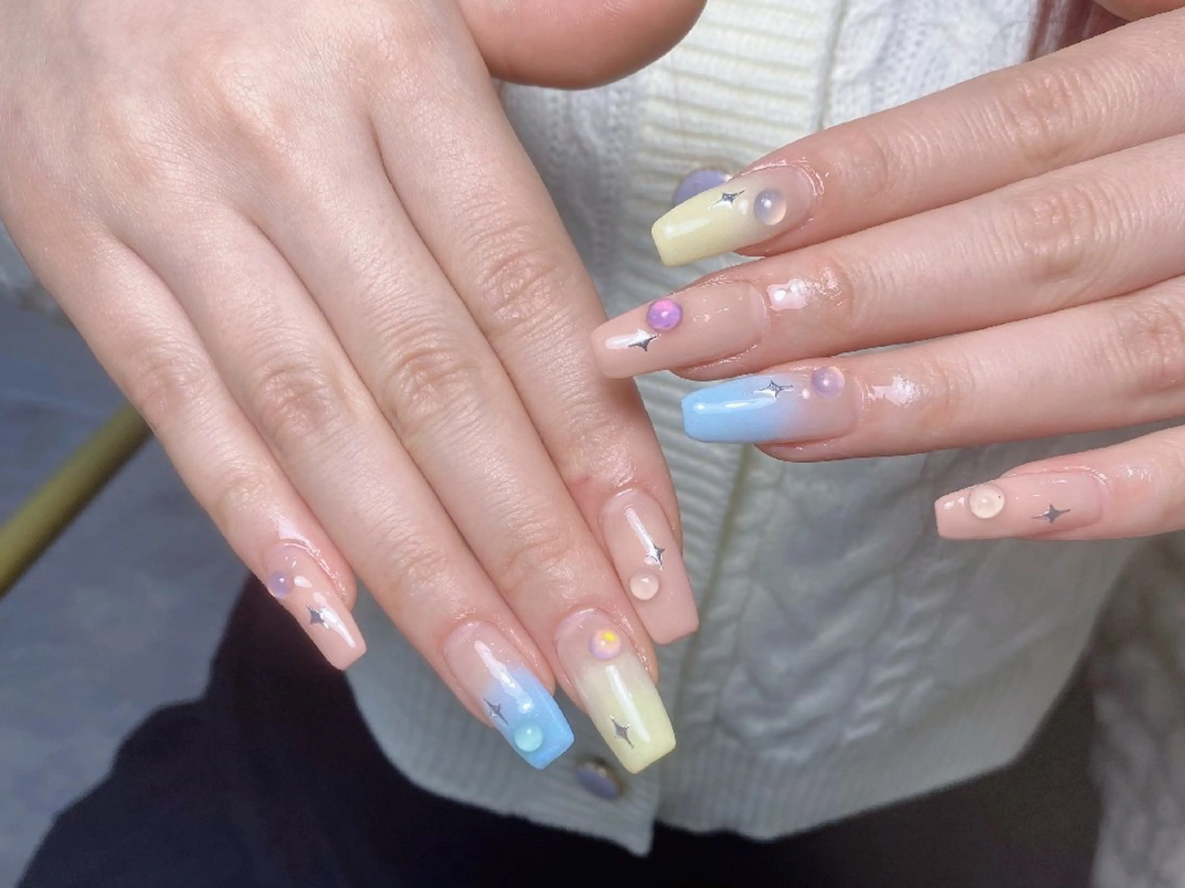 ネイル チークネイル フレンチネイル ジェルネイル ガラスフレンチ キラキラネイル ハンドネイル UM Nail Salonのネイルデザイン