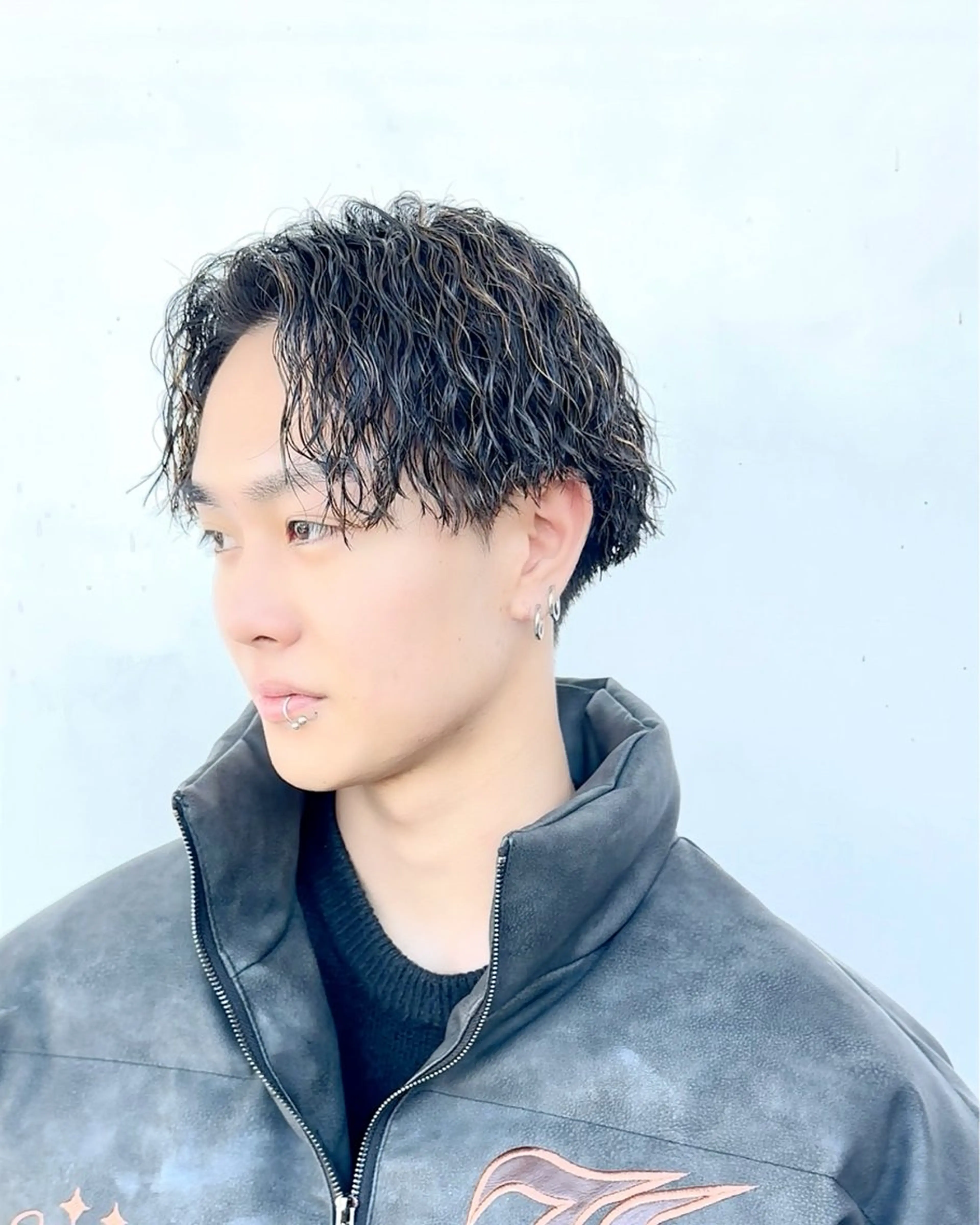 パーマ メンズ センターパート メンズハイライト カット パーマ 川地 由麿のヘアスタイル