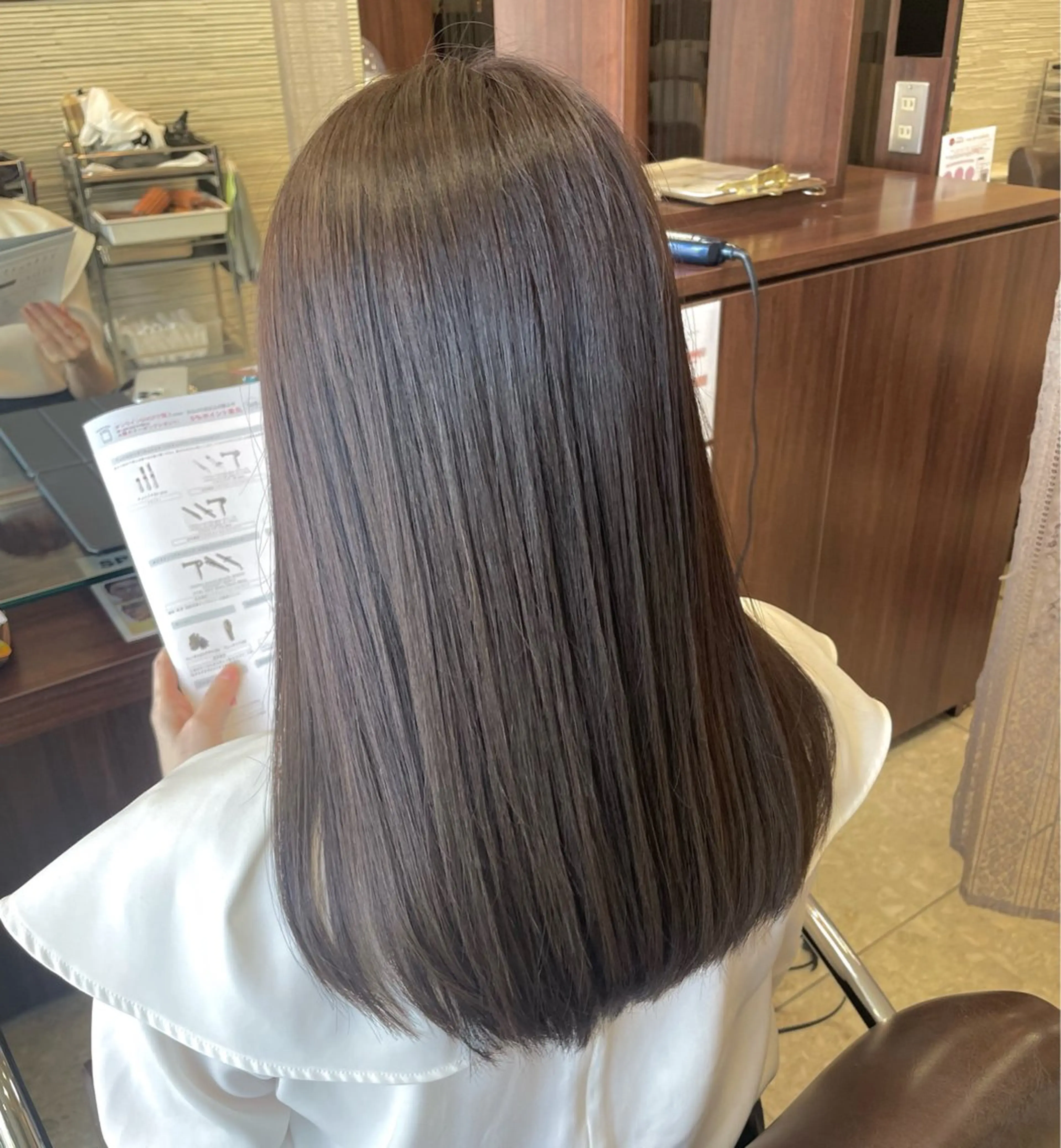 セミロング 佐藤 由依/透明感カラーのヘアスタイル