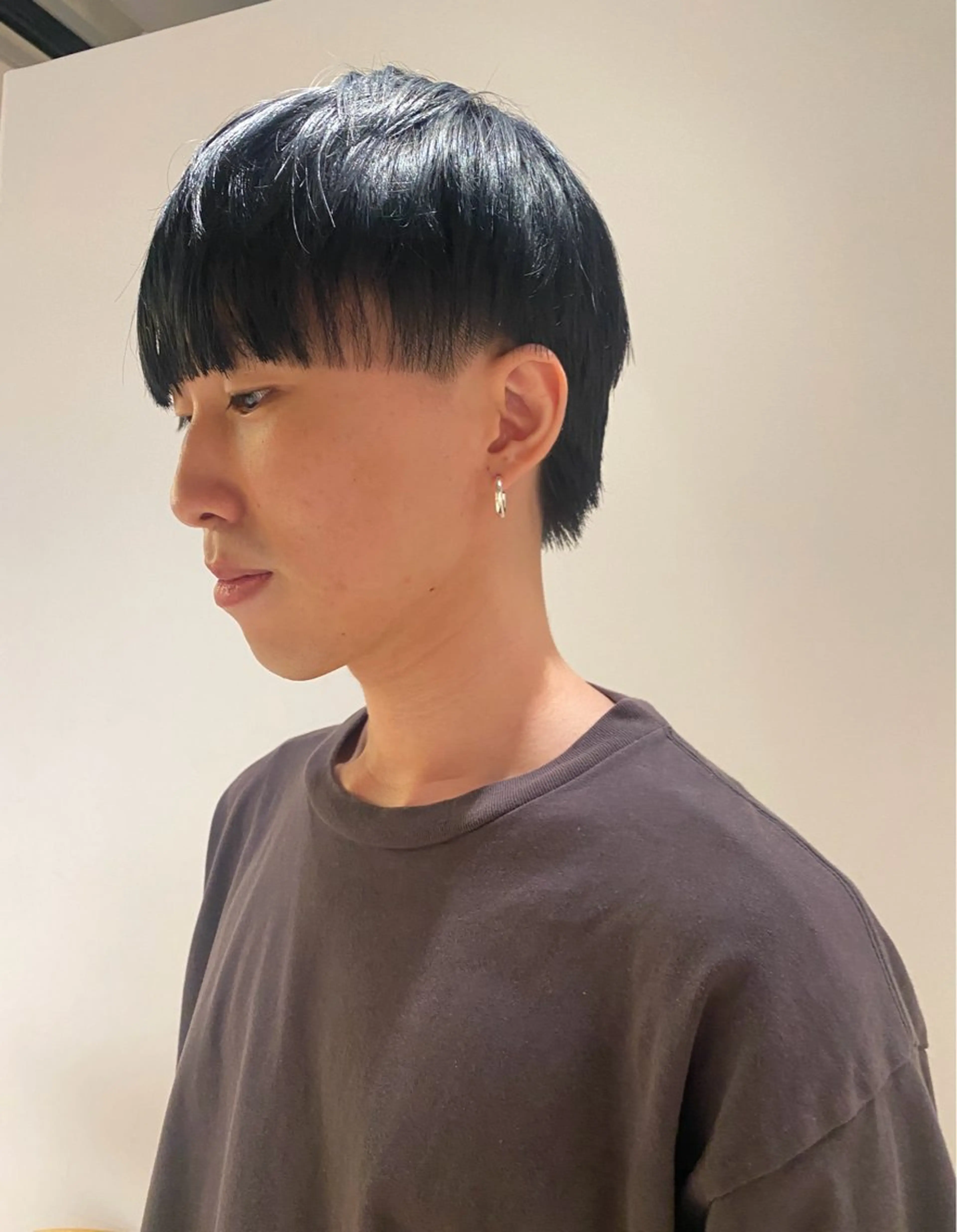 ショート カラー メンズ メンズブリーチ 黒髪 ブリーチ ブルーカラー ブルーブラック カット ヘアカラー トリートメント やまもと さえのヘアスタイル