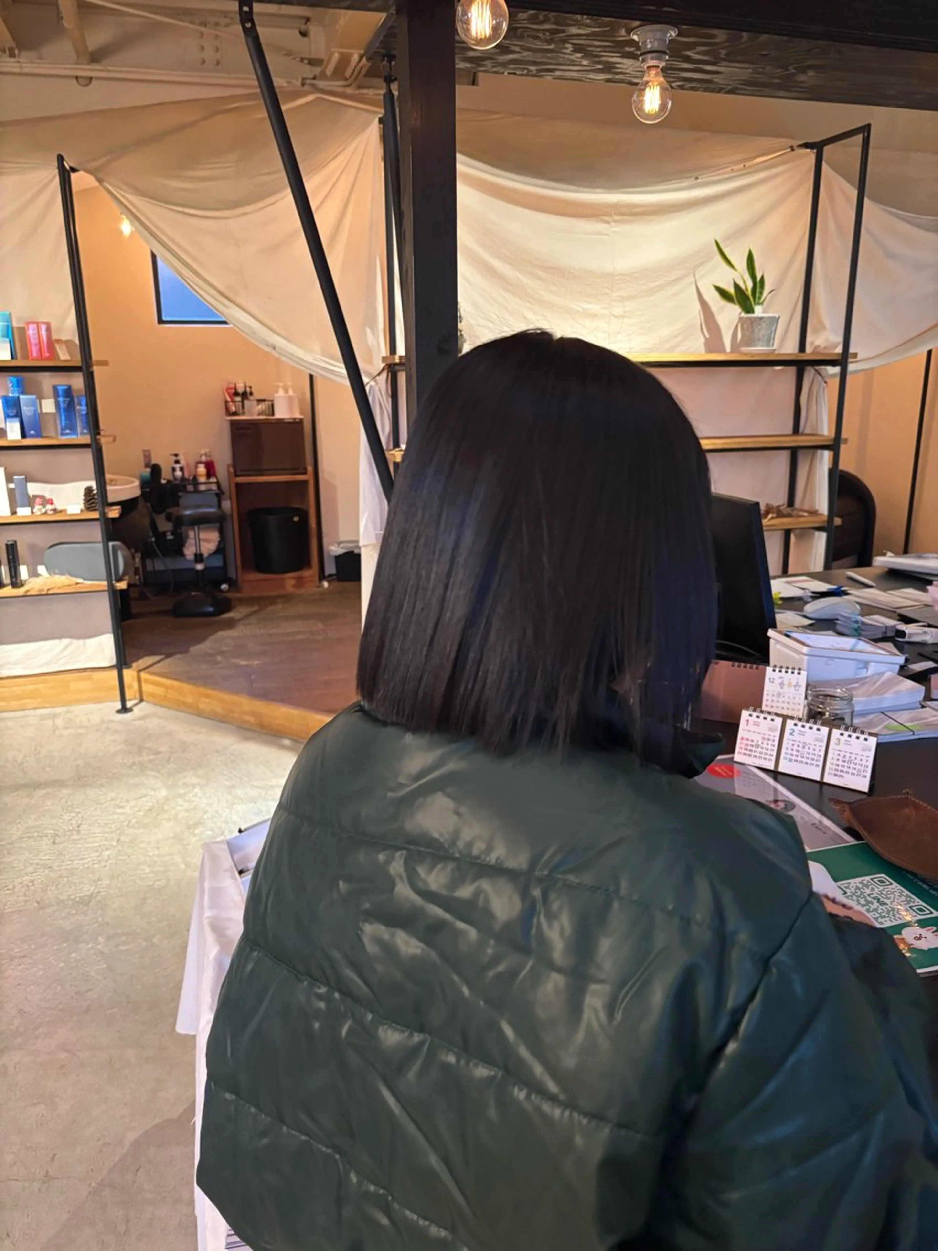 ミディアム 髪質改善 縮毛矯正 トリートメント 酸性ストレート トリートメント 暖色カラー／ボブ／ 酸性ストレート／羽菜のヘアスタイル