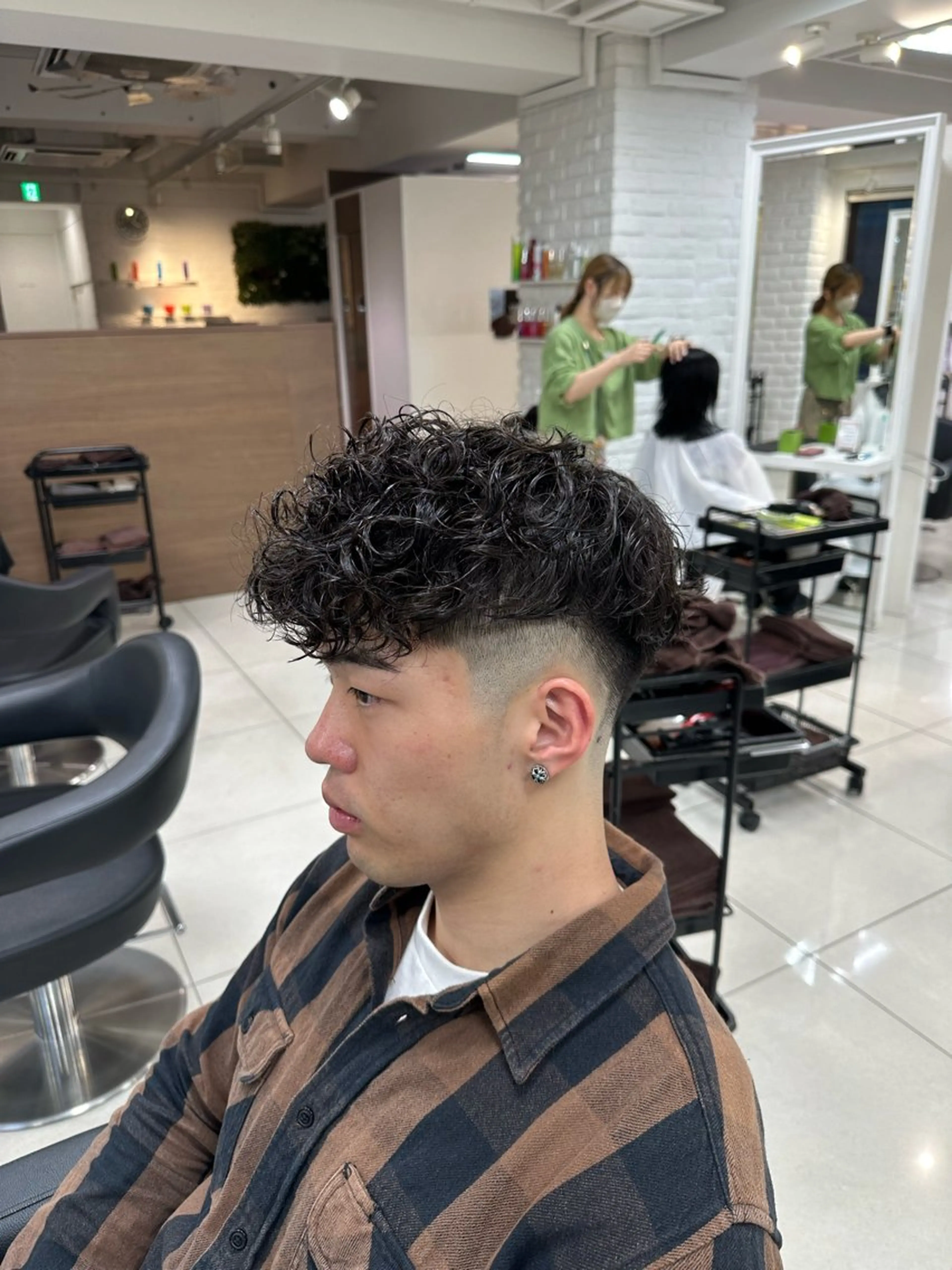 ショート パーマ メンズ スペインカール カット パーマ トリートメント フェザーパーマ職人 🪶ryosukeのヘアスタイル