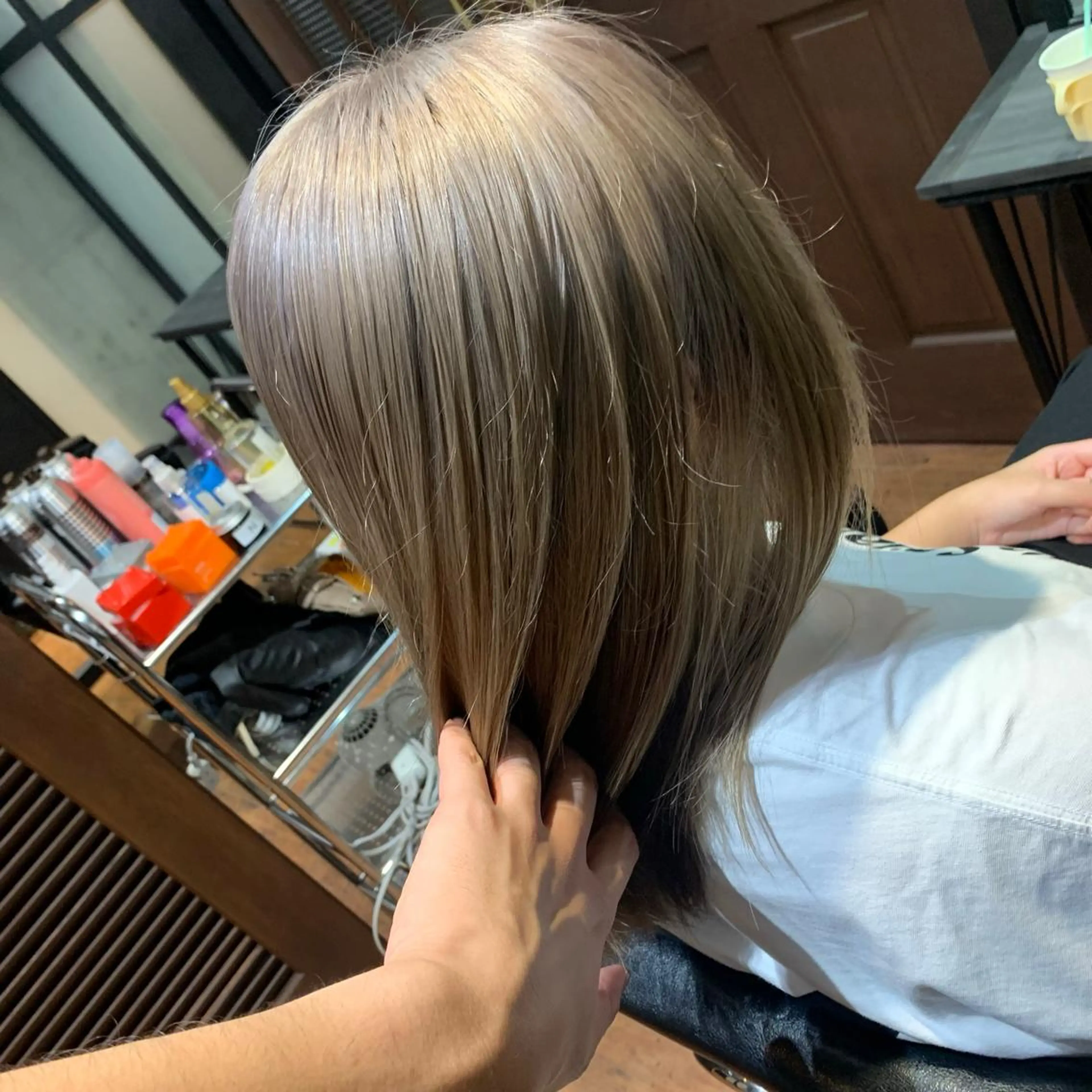 セミロング カラー newi TATSUのヘアスタイル