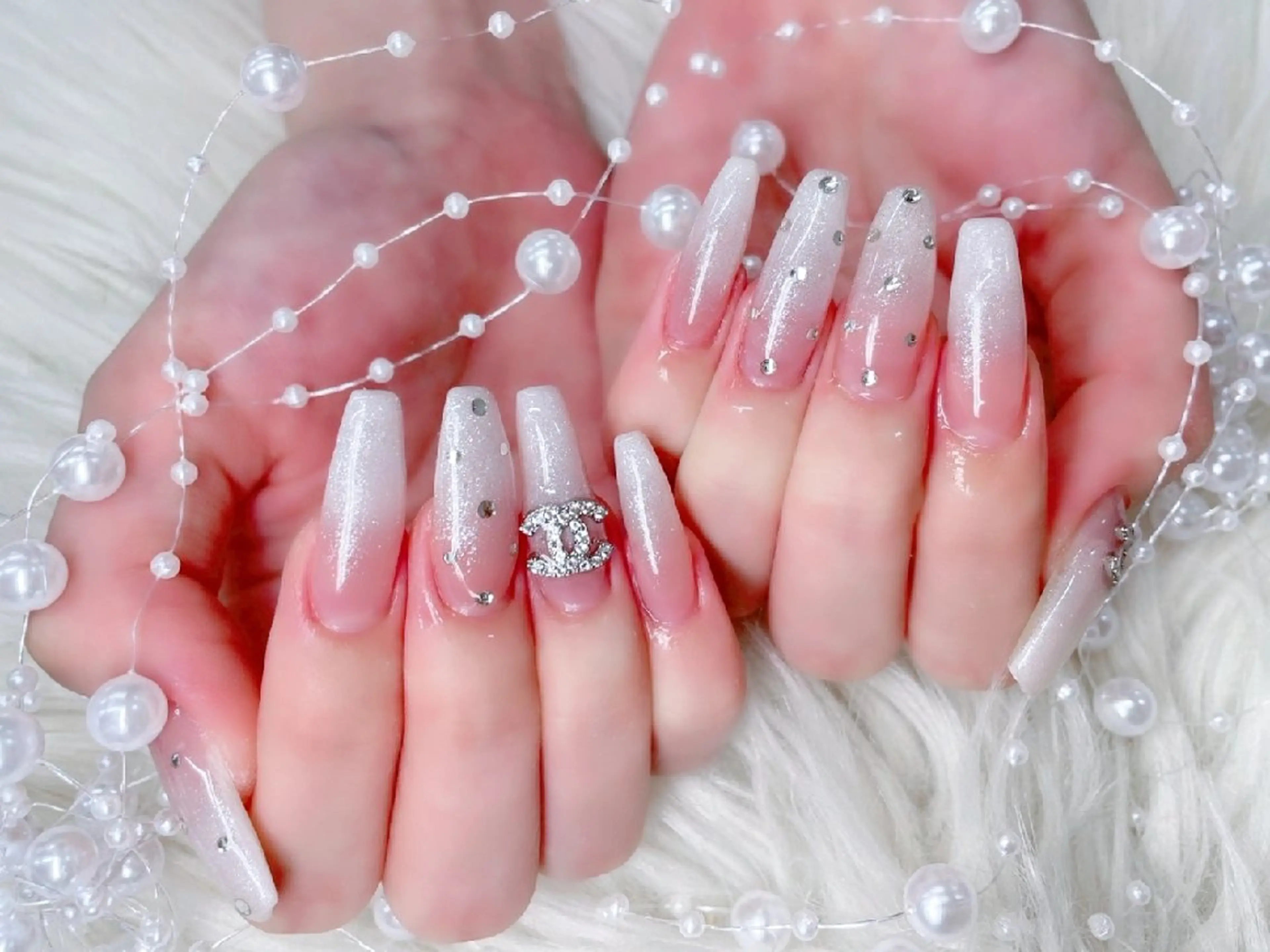 ネイル 長さ出し フラッシュネイル フレンチネイル キラキラネイル ラメ(グリッター) Chouette Nailのネイルデザイン