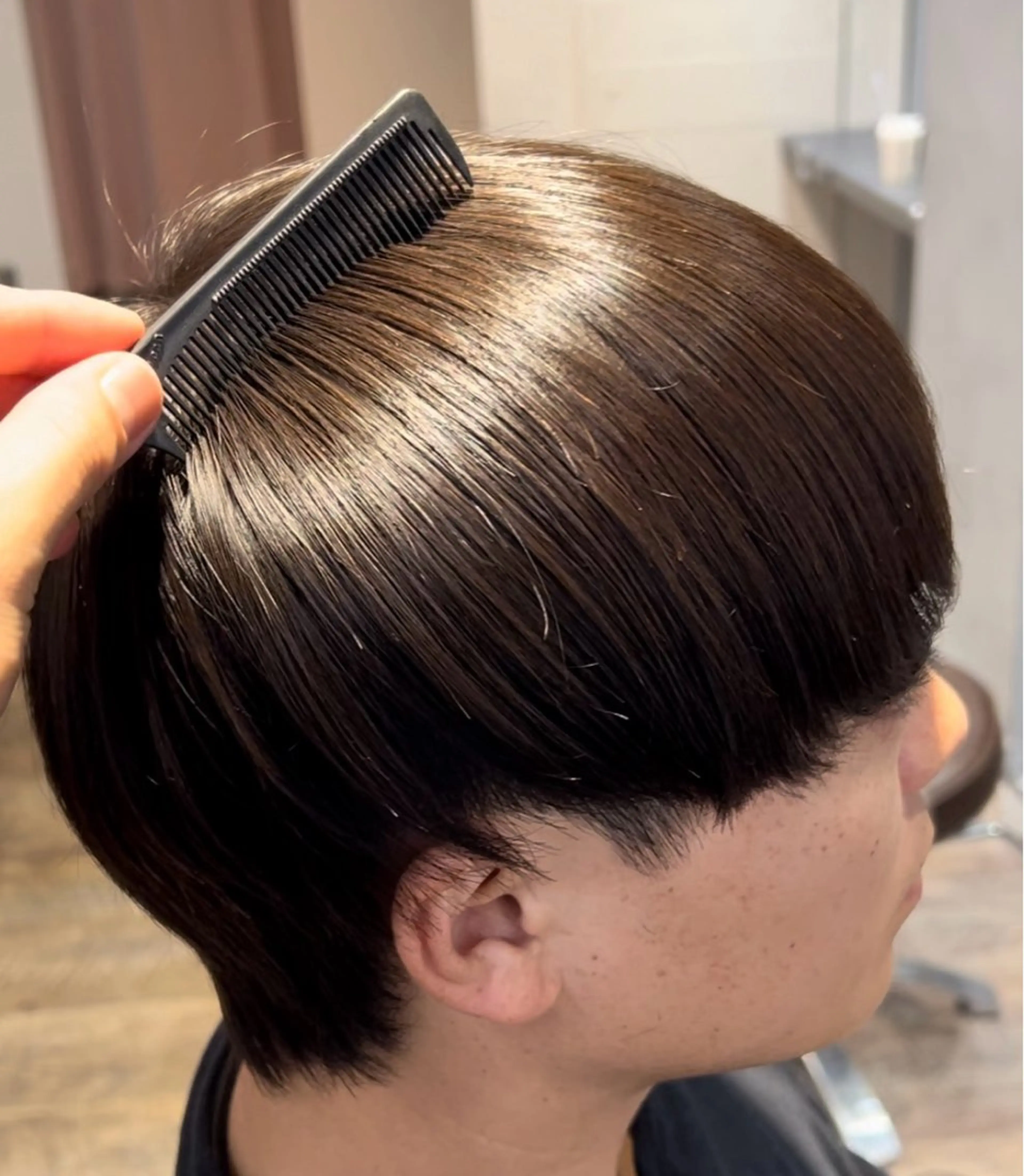 メンズ ラウンドマッシュ/ フェザーショート大阪のヘアスタイル