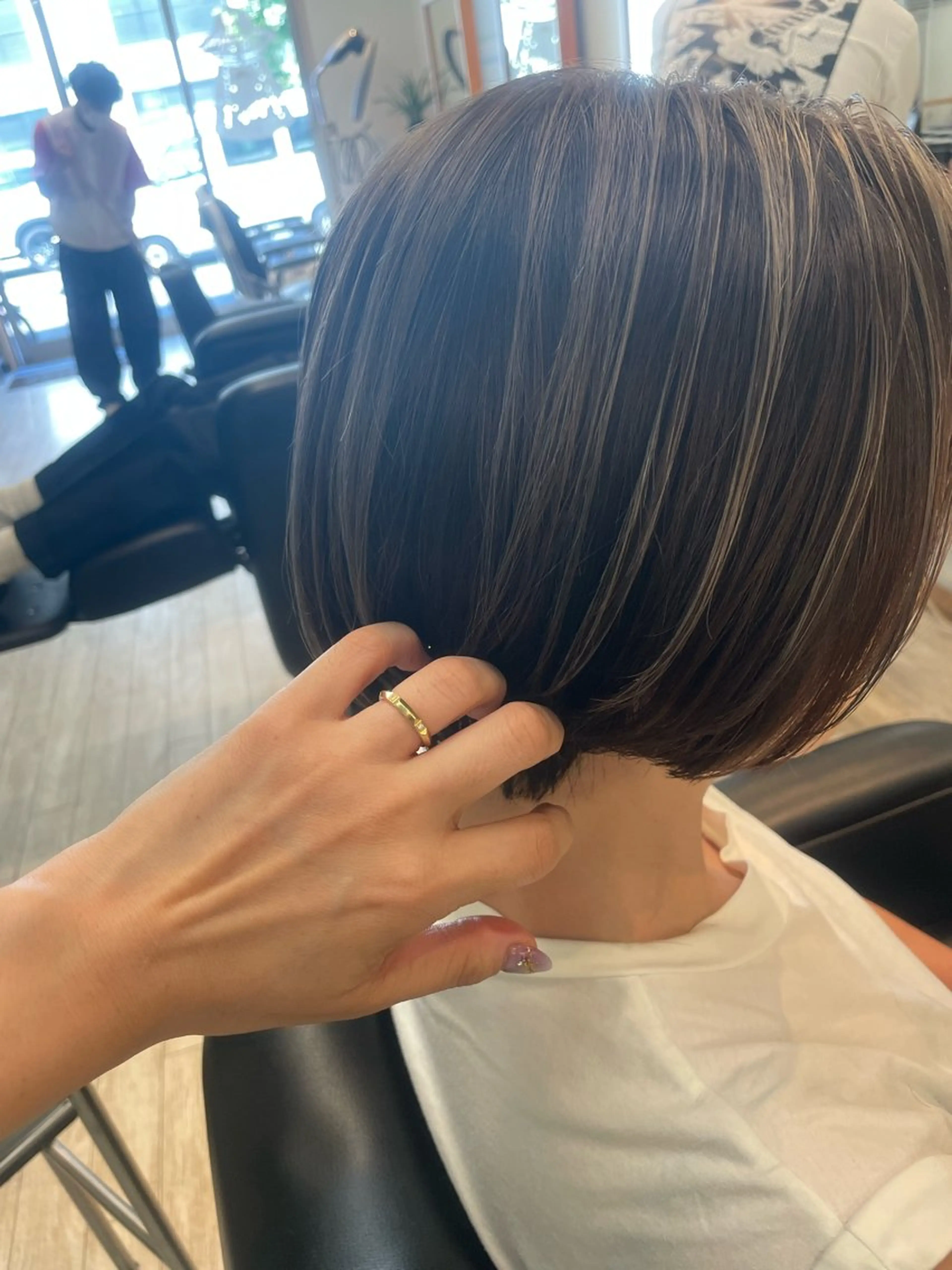 ショート カラー ブリーチ one☆star所属・通い続けられるサロン ママ美容師　明日香のヘアスタイル