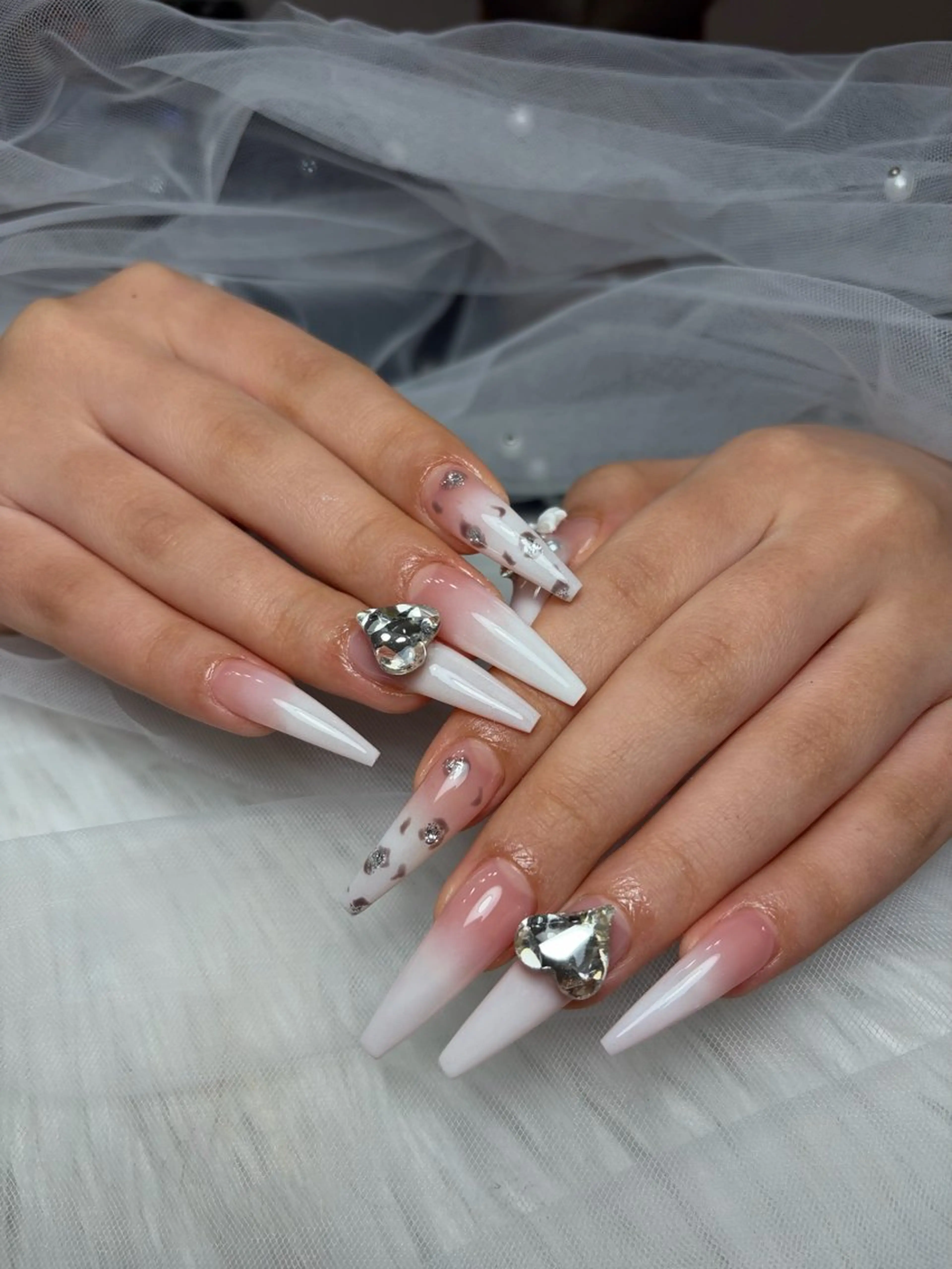 ネイル アートネイル 長さ出し ジェルネイル マグネットネイル ニュアンスネイル ハンドネイル Cloudy Chan Nailのネイルデザイン