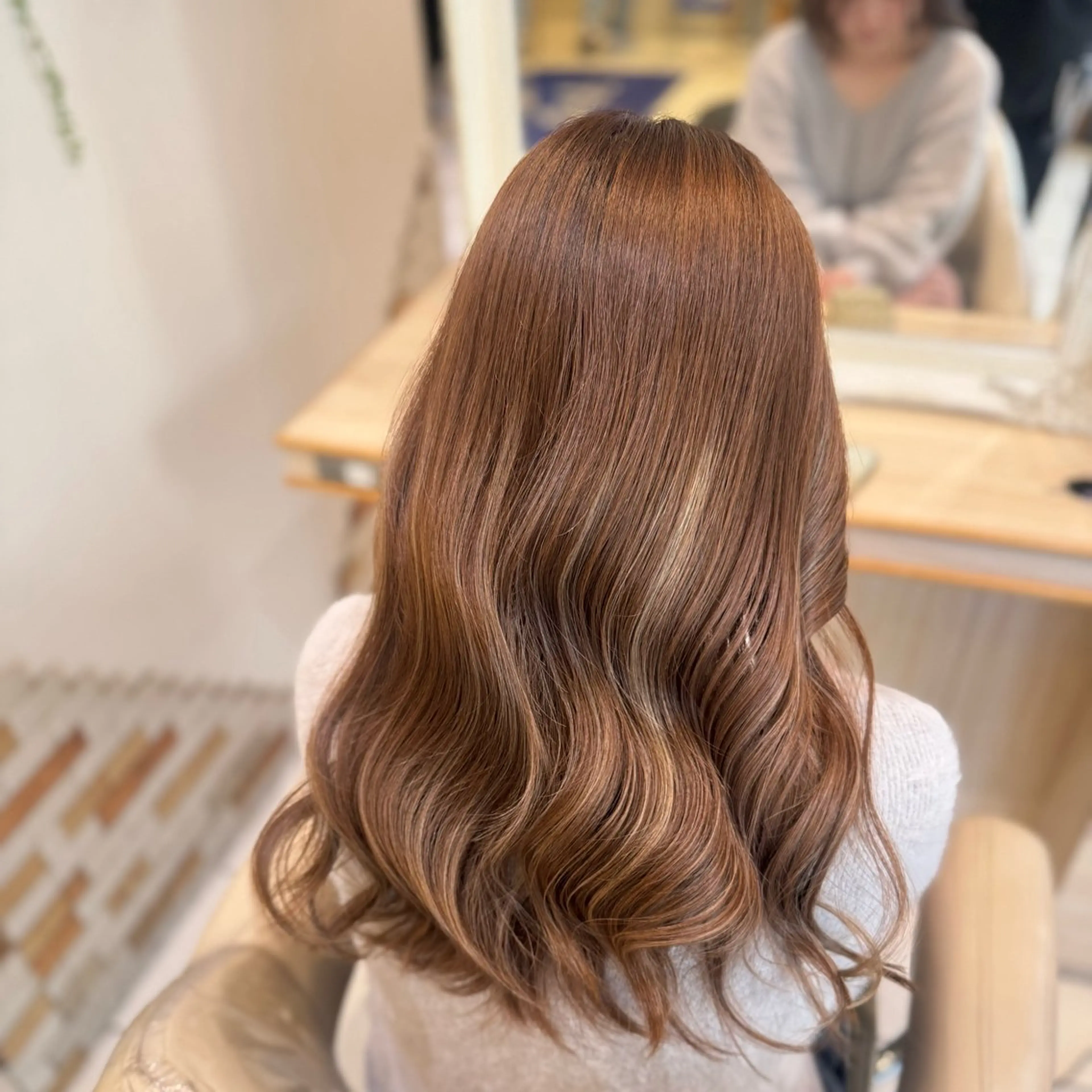 ロング Notoハイトーン カラー/縮毛矯正のヘアスタイル