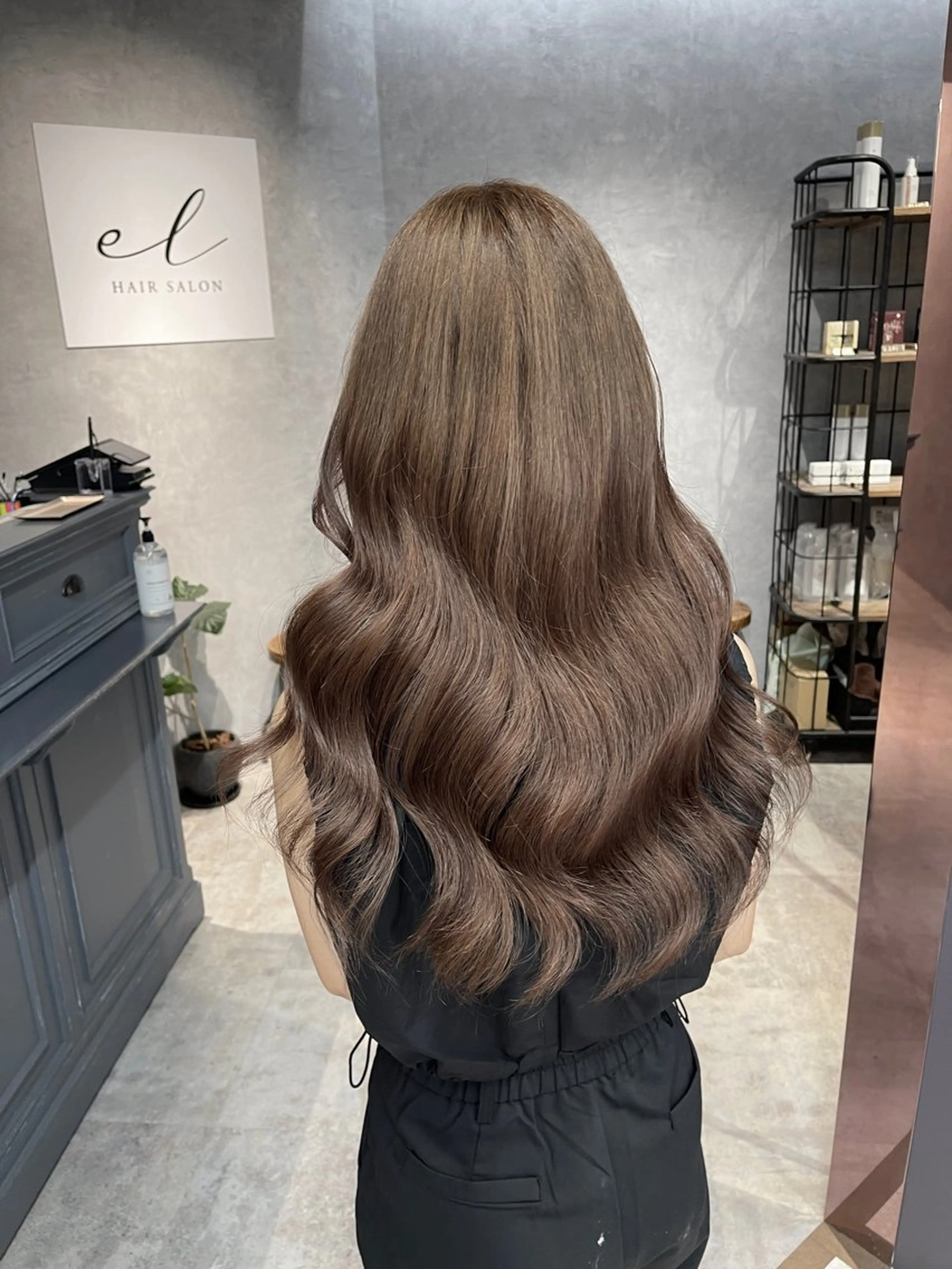 ロング カラー ブリーチ ケアブリーチ 髪質改善 カット ヘアカラー オフホワイトアンドなんば所属・福西 洋斗のヘアスタイル