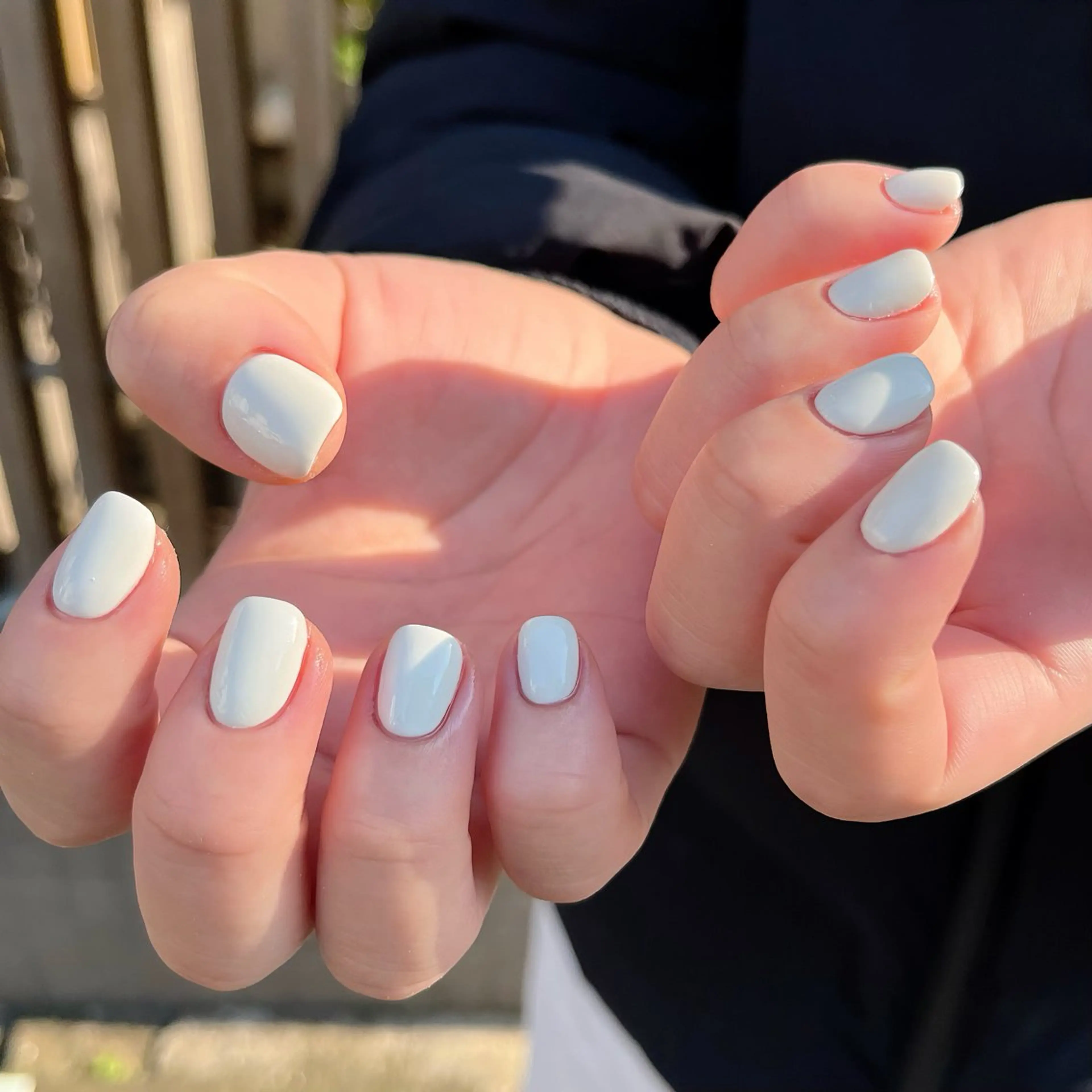 ネイル クリアネイル ラメ(グリッター) オフィスネイル ワンカラーネイル ホワイト ハンドネイル ハンドケア 🫧OPELIA NAIL渋谷🫧のネイルデザイン