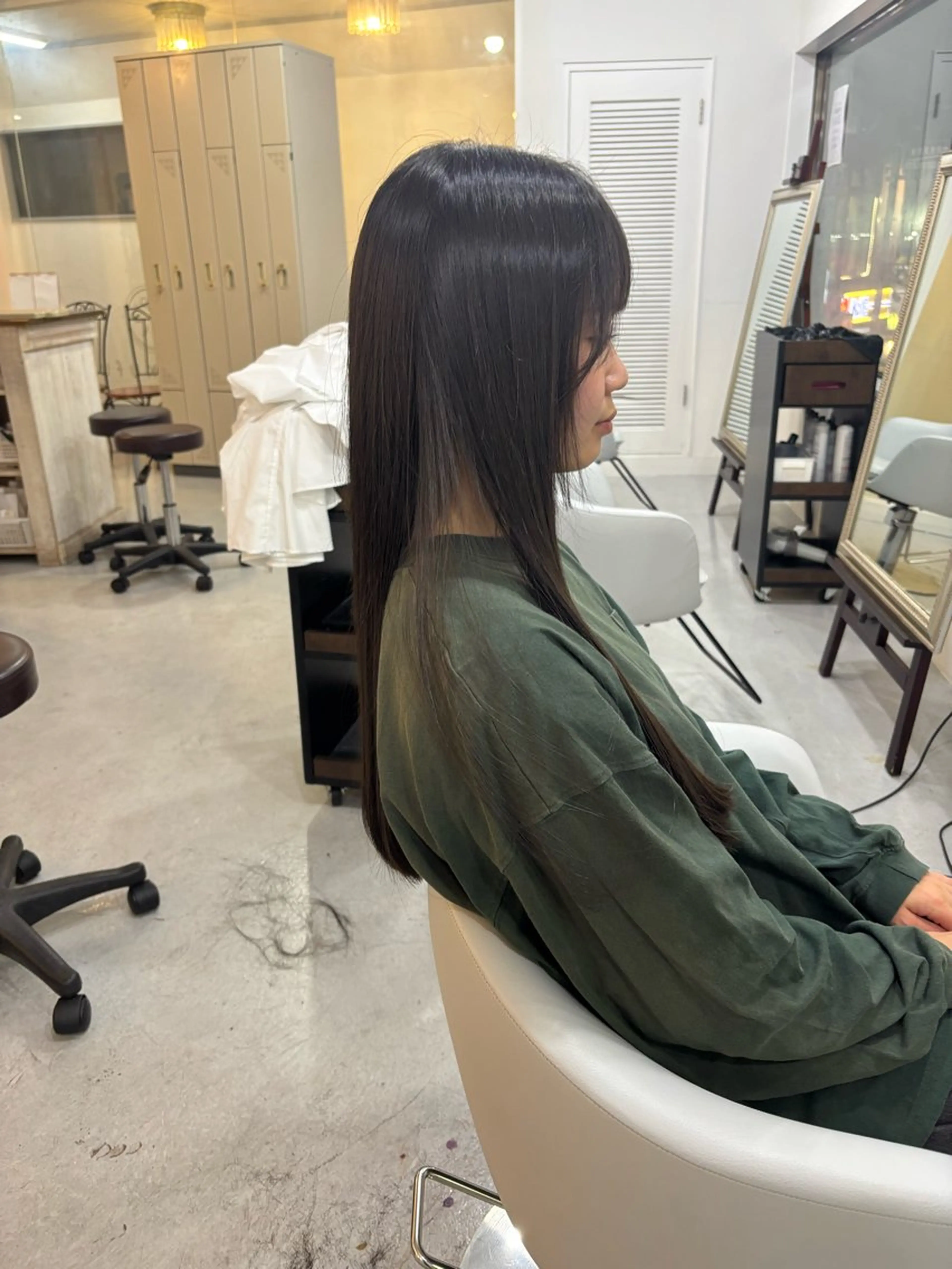 ロング 越坂部 桃子のヘアスタイル