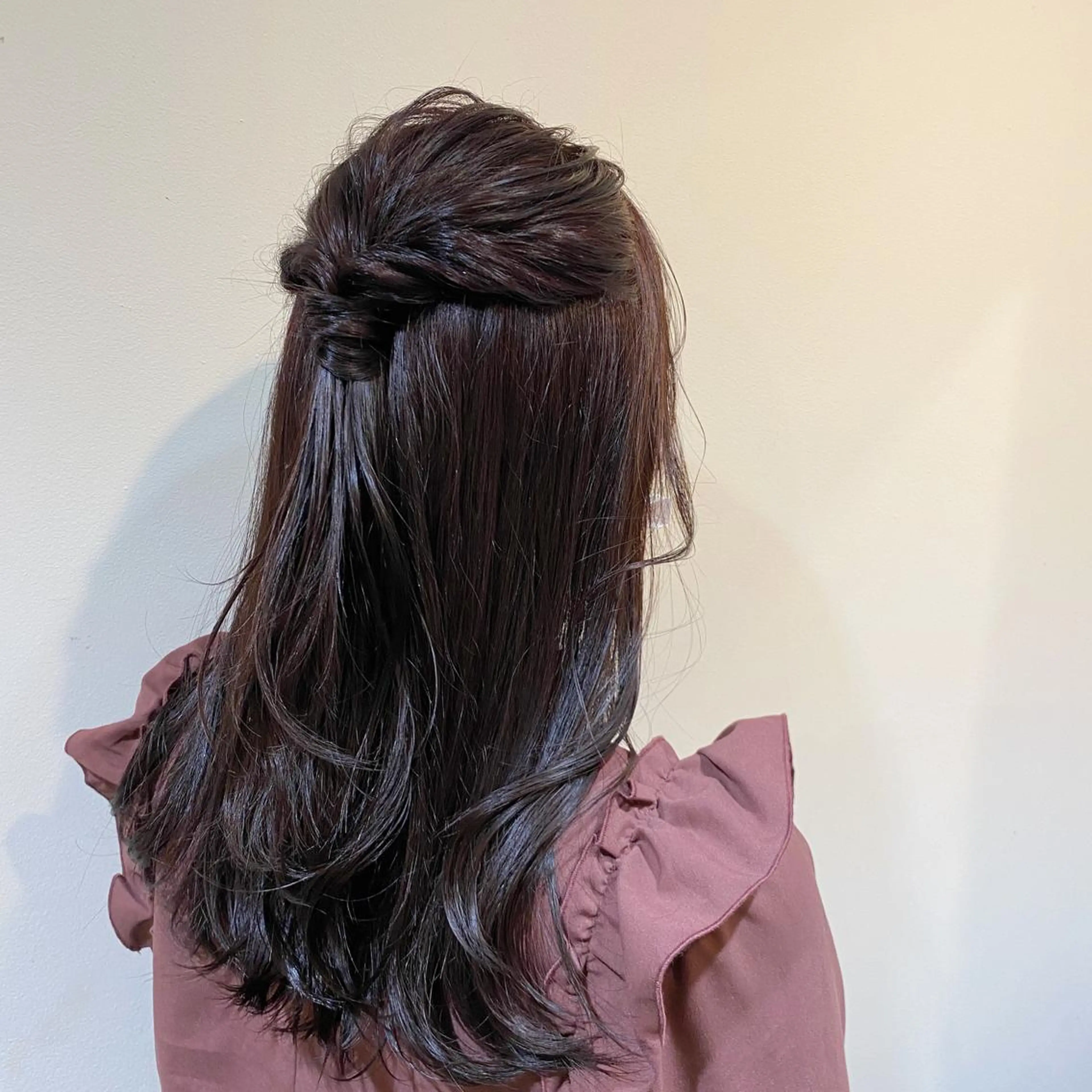 ロング カラー ヘアアレンジ 伊藤 玲衣のヘアスタイル