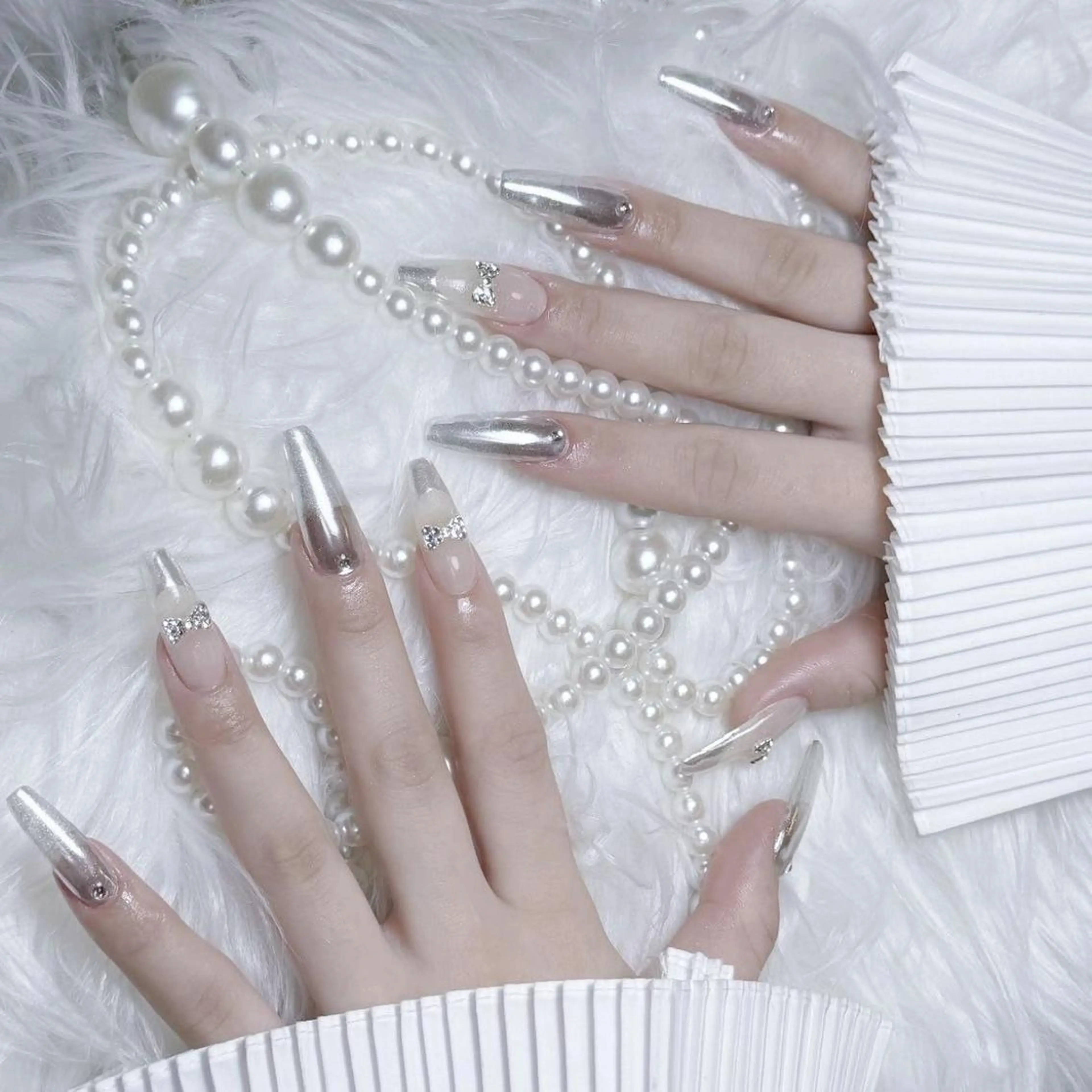 ネイル RAFFINE 月🦋🩵のネイルデザイン