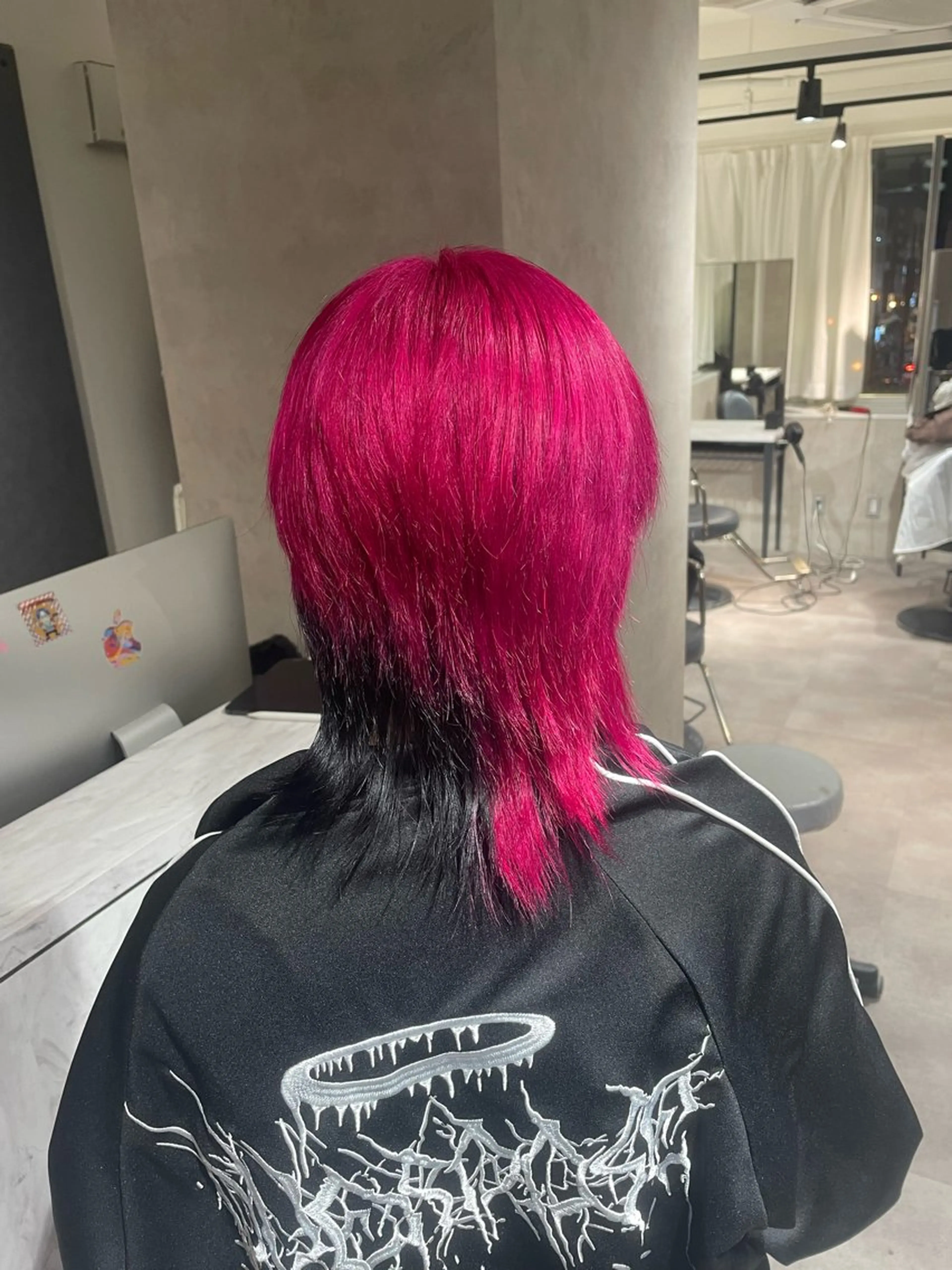 ミディアム カラー ツートーンカラー ウルフカット ヘアカラー ili心斎橋所属・🩵ハイトーン/ レイヤーYUZU🩵のヘアスタイル