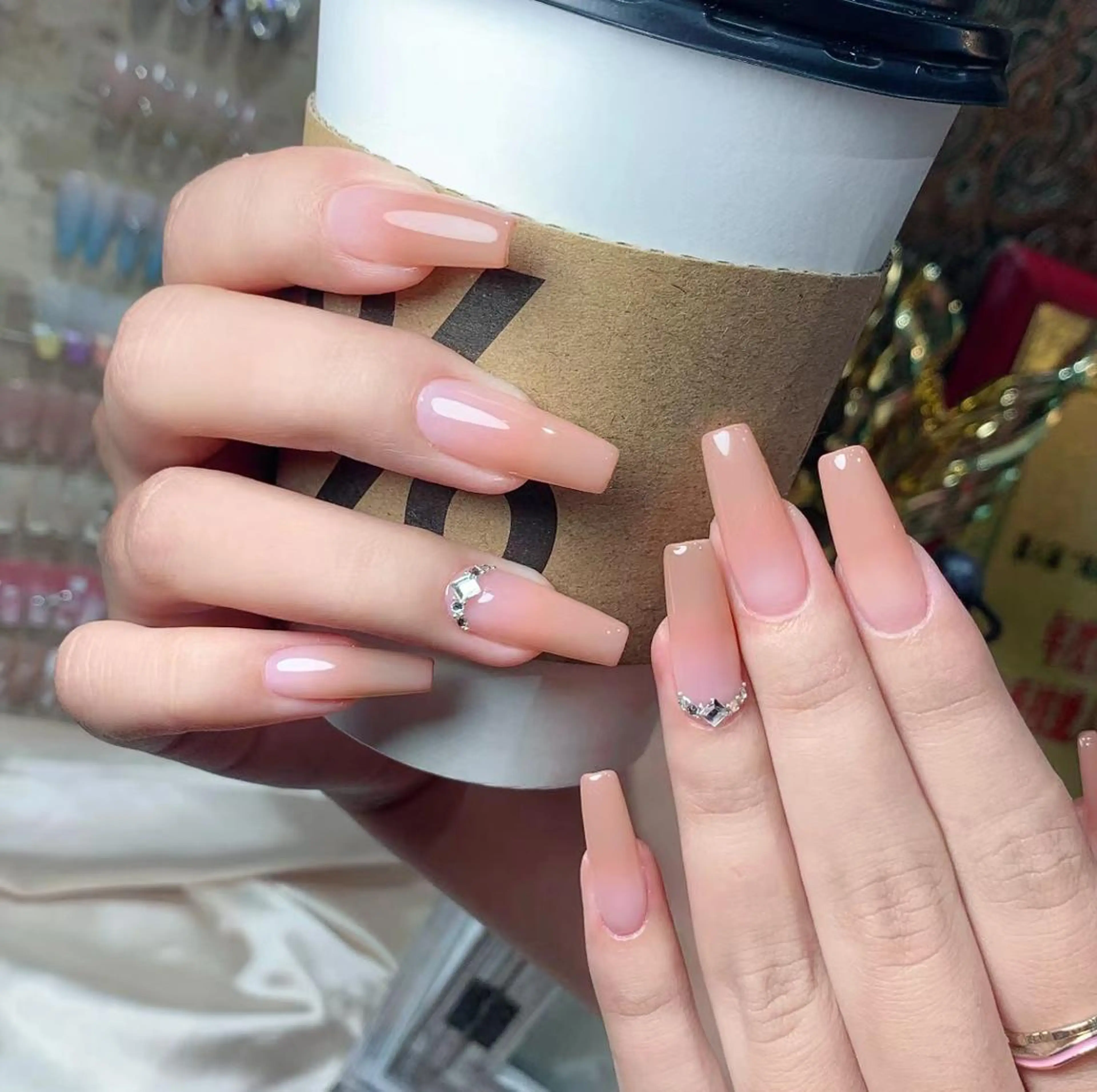 ネイル アートネイル 長さ出し ネイルチップ Queens PUPUのネイルデザイン