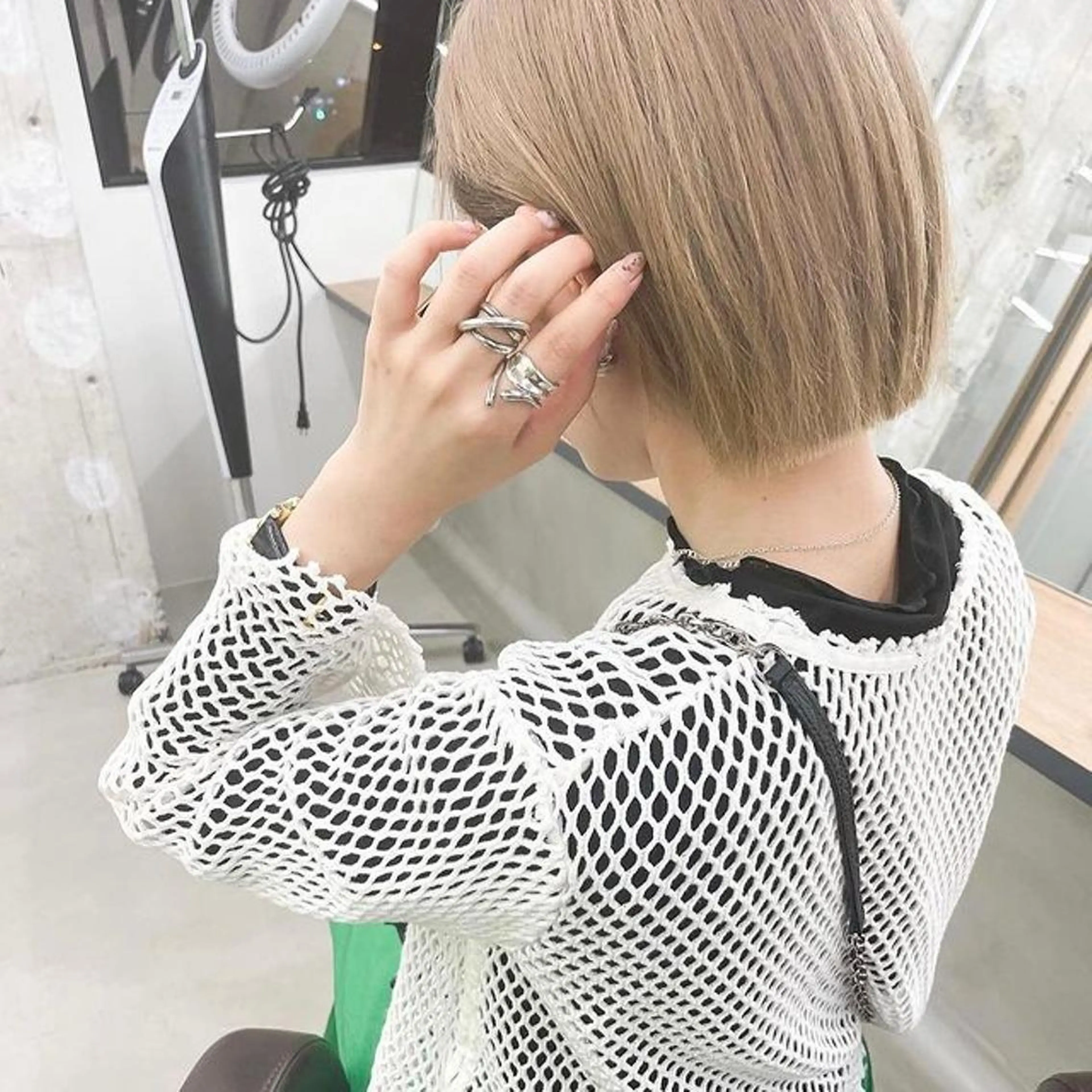 ミディアム カラー ヘアアレンジ アディクシーカラー ベージュカラー ブロンド フォギーベージュ ハイトーンカラー N° uairo 川崎店【ユアイロ】のヘアスタイル