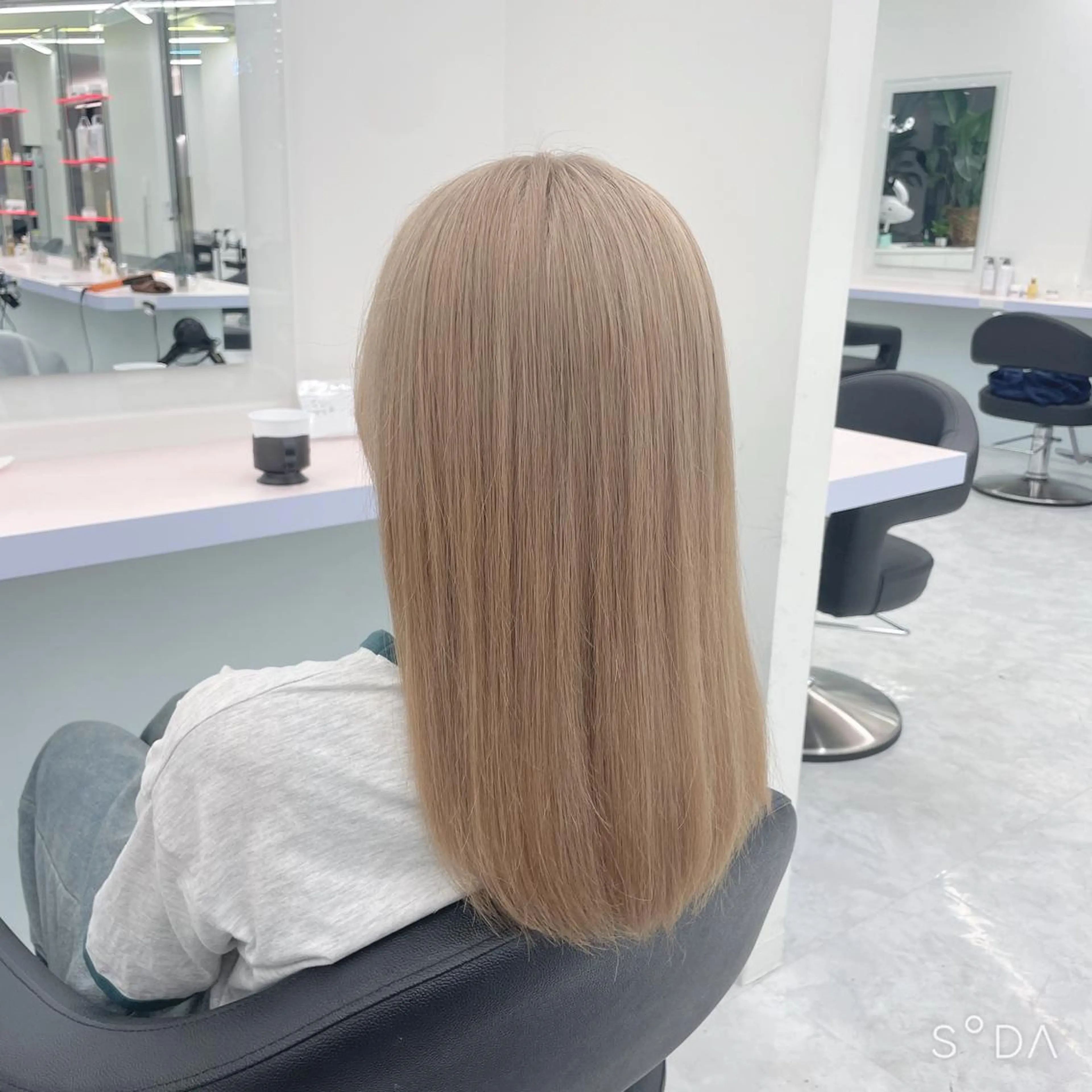 ショート カラー ヘアアレンジ 🤍透明感カラー🤍 ブリーチ🤍AINEのヘアスタイル