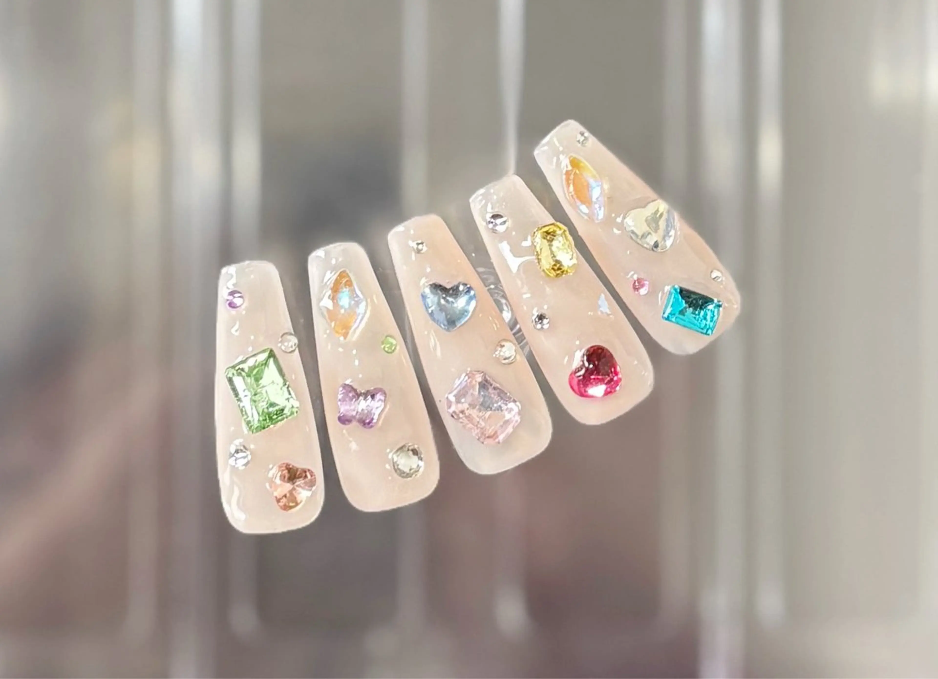 ネイル ハンドネイル le'a-レア-【ア イ×ネイル×眉】のネイルデザイン