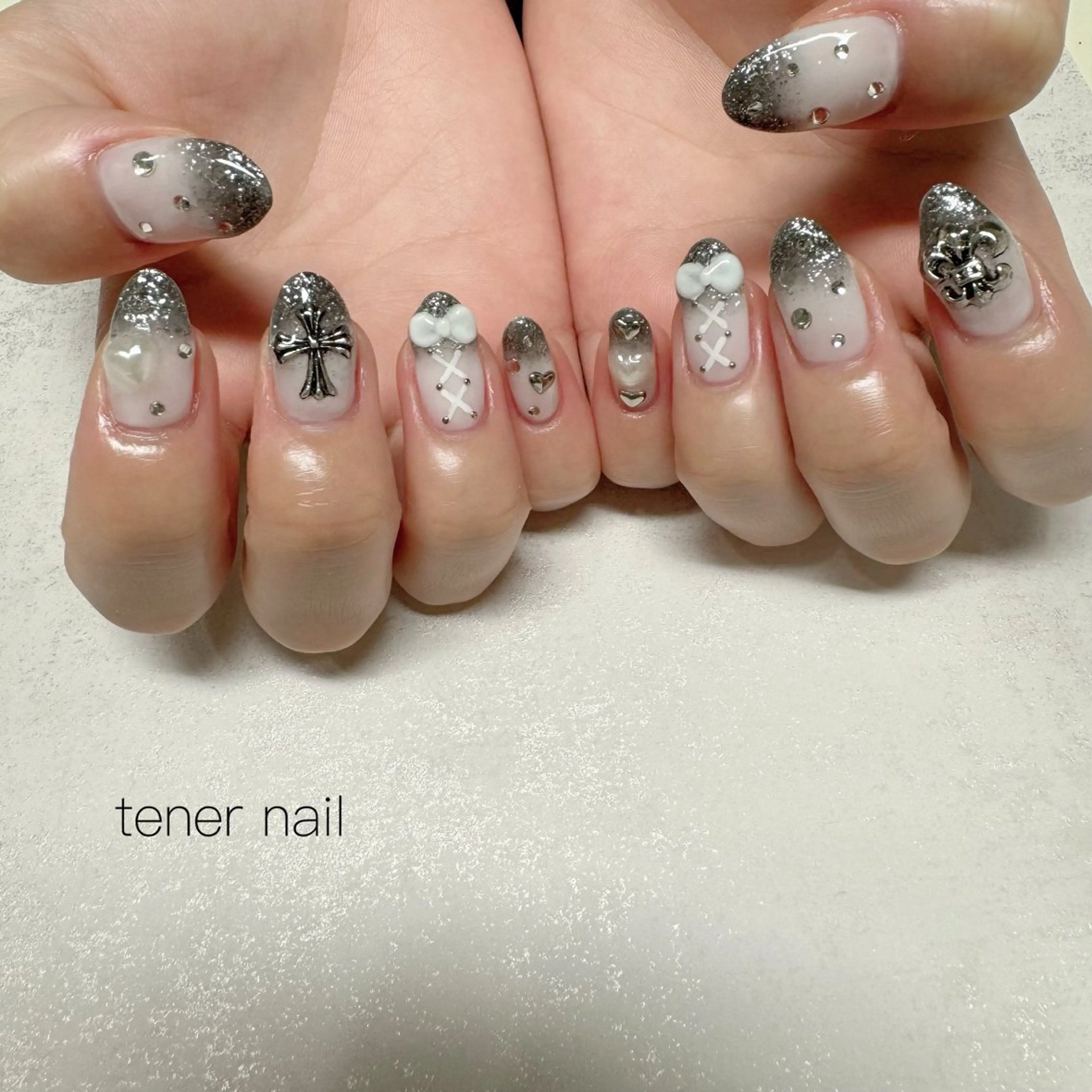 ネイル グラデーション ラメ(グリッター) ラメグラデーション ハンドネイル tener  nail  テネルネイル所属・テネルネイル tener nailのネイルデザイン