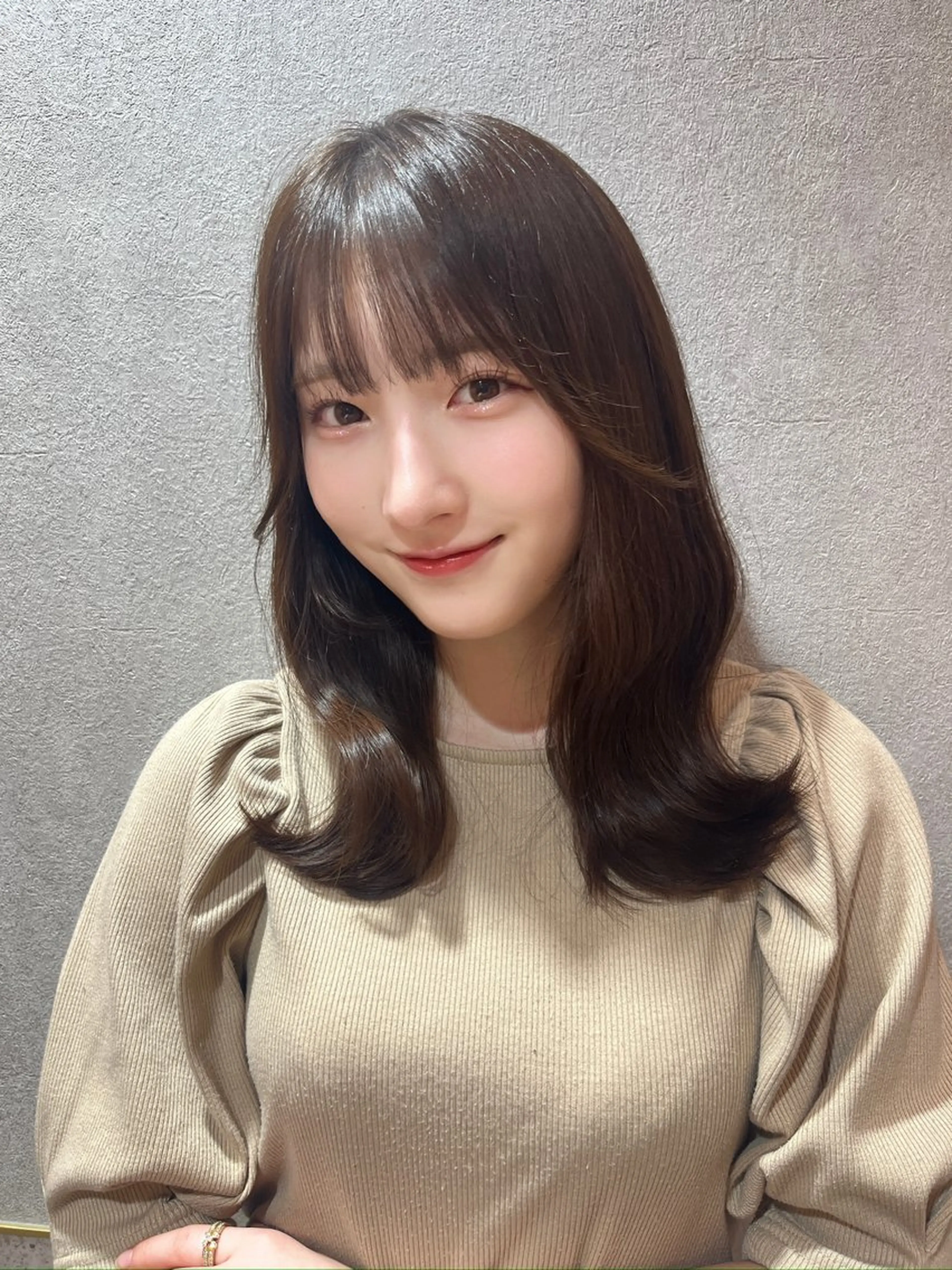 ミディアム くびれヘア 髪質改善 トリートメント Loom.by Sea【新宿】所属・暖色カラー/新宿/韓 国風レイヤー鮫島志穂のヘアスタイル