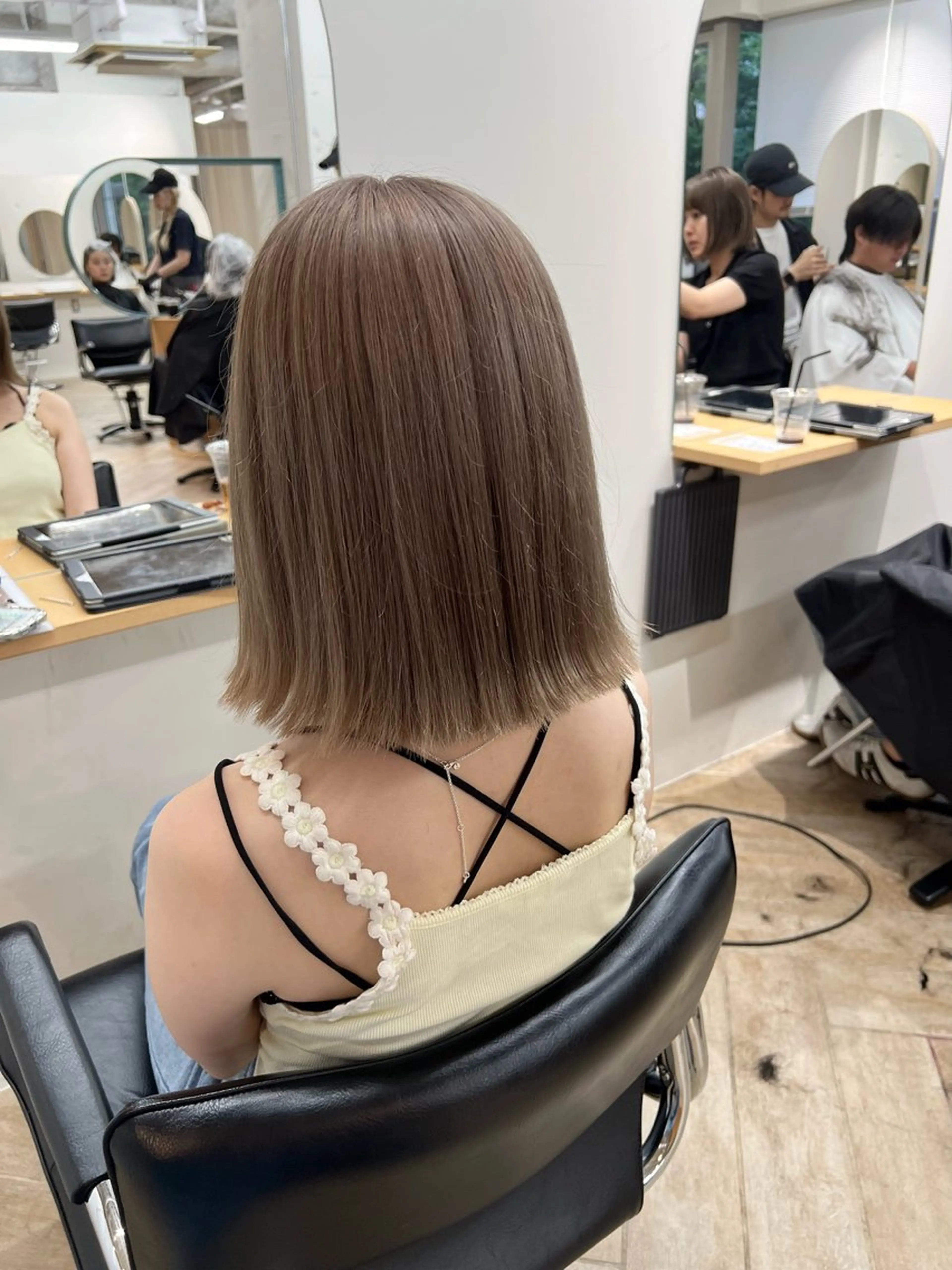 ミディアム カラー ブリーチ カット ヘアカラー トリートメント ベージュ/髪質改善 新潟/万代/井上佑のヘアスタイル