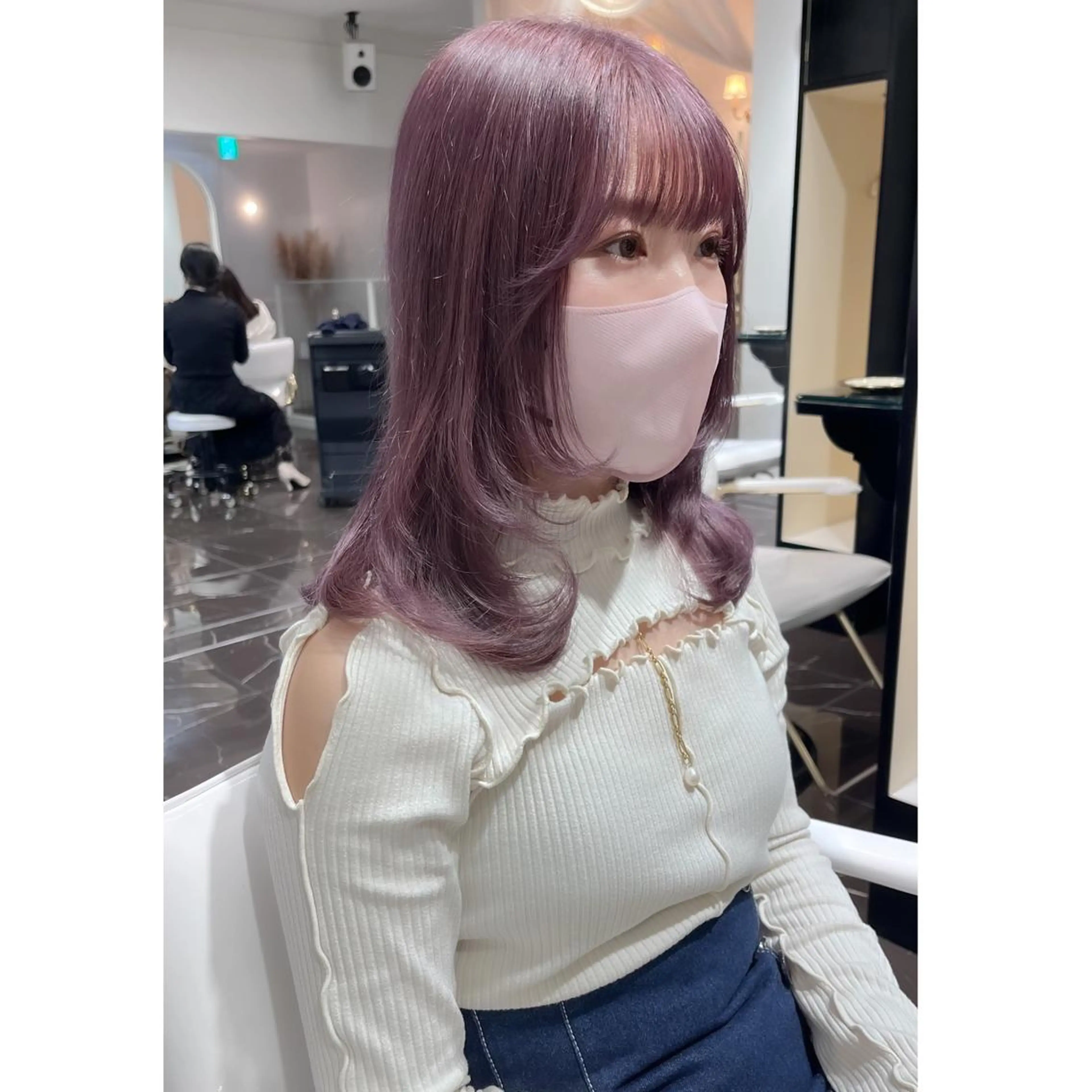 セミロング カラー ブリーチ カット ヘアカラー LOTTA CUCCI所属・miyu /トレンド カラー×艶髪のヘアスタイル