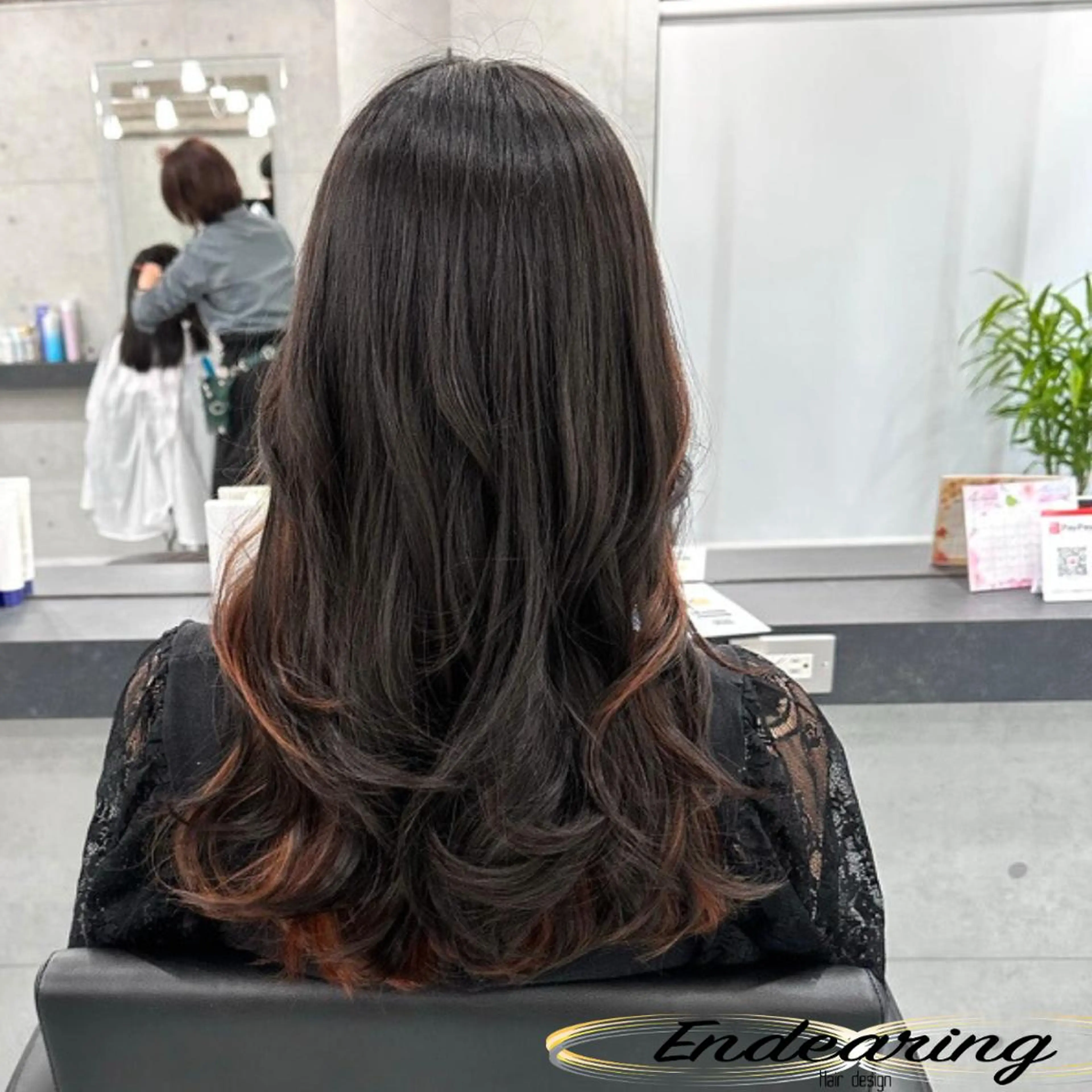 カラー 黒髪 インナーカラー カット ヘアカラー Endearing 銀座/レイヤーカットのヘアスタイル