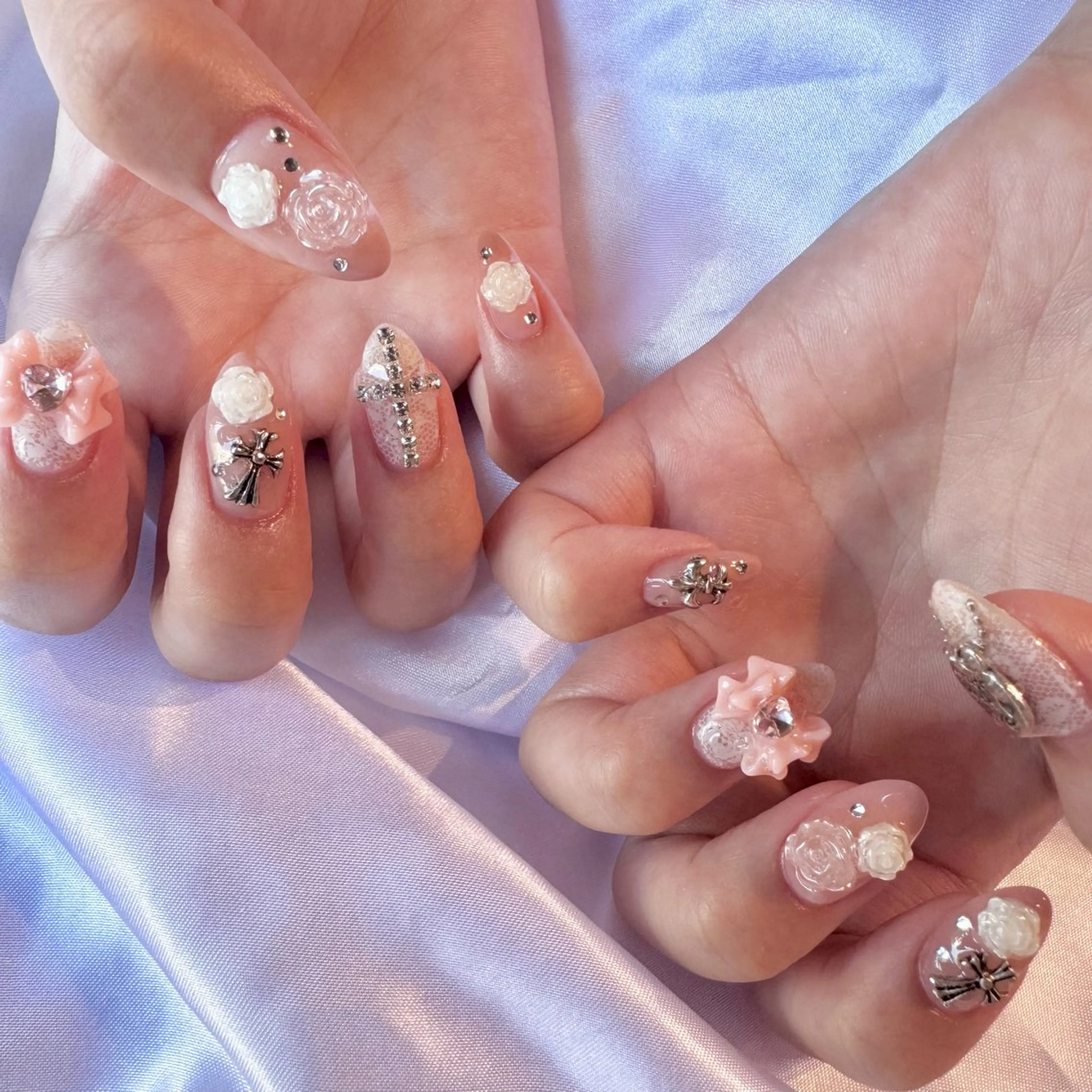 ネイル ガーリー レース ハンドネイル nail salon e'mu💐のネイルデザイン