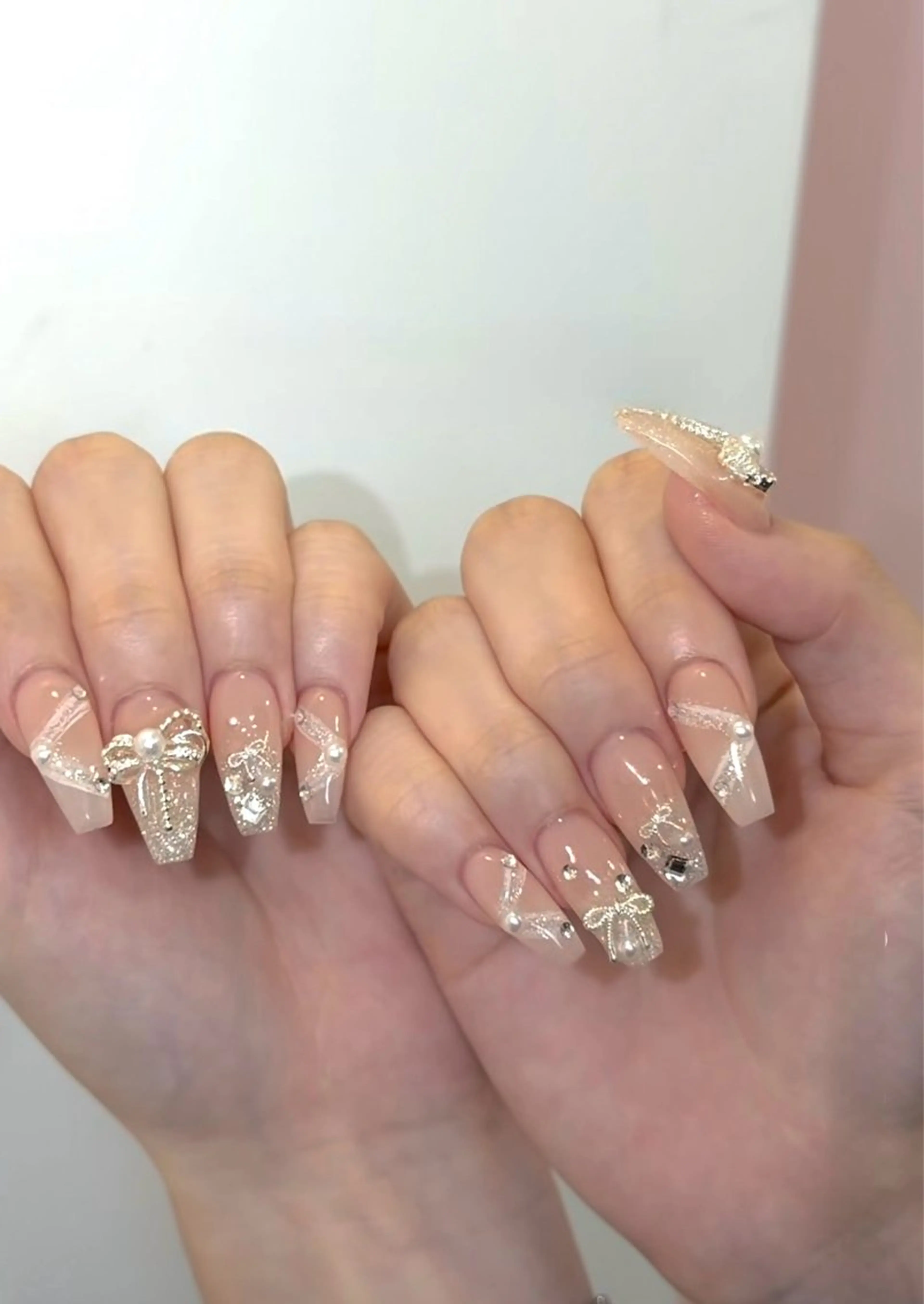 ネイル フラッシュネイル フレンチネイル グラデーション キラキラネイル 韓国ネイル ハンドネイル Lina nail所属・Lunaa 池袋のネイルデザイン