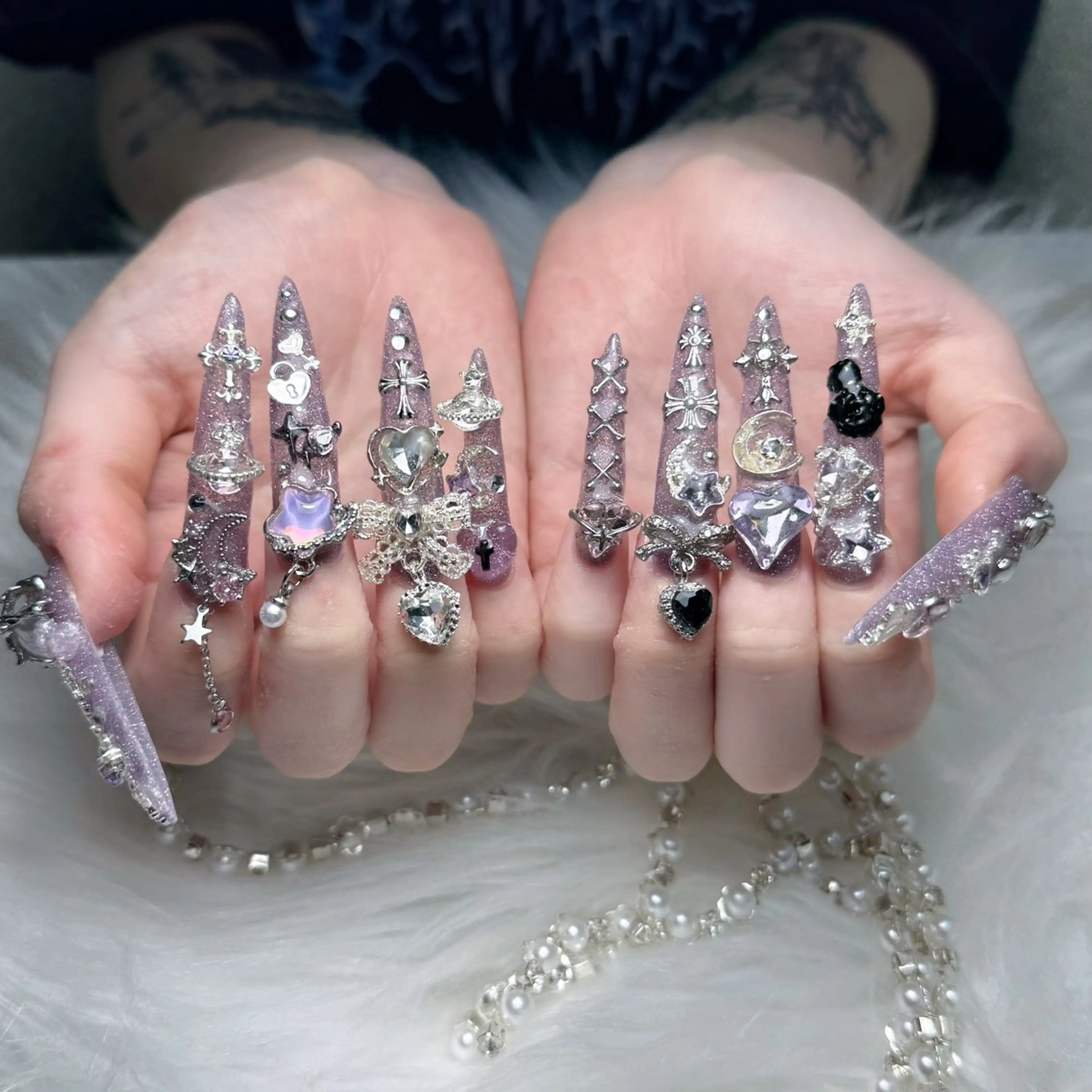 ネイル キラキラネイル ロングネイル 春ネイル ハンドネイル いちご chan novaのネイルデザイン