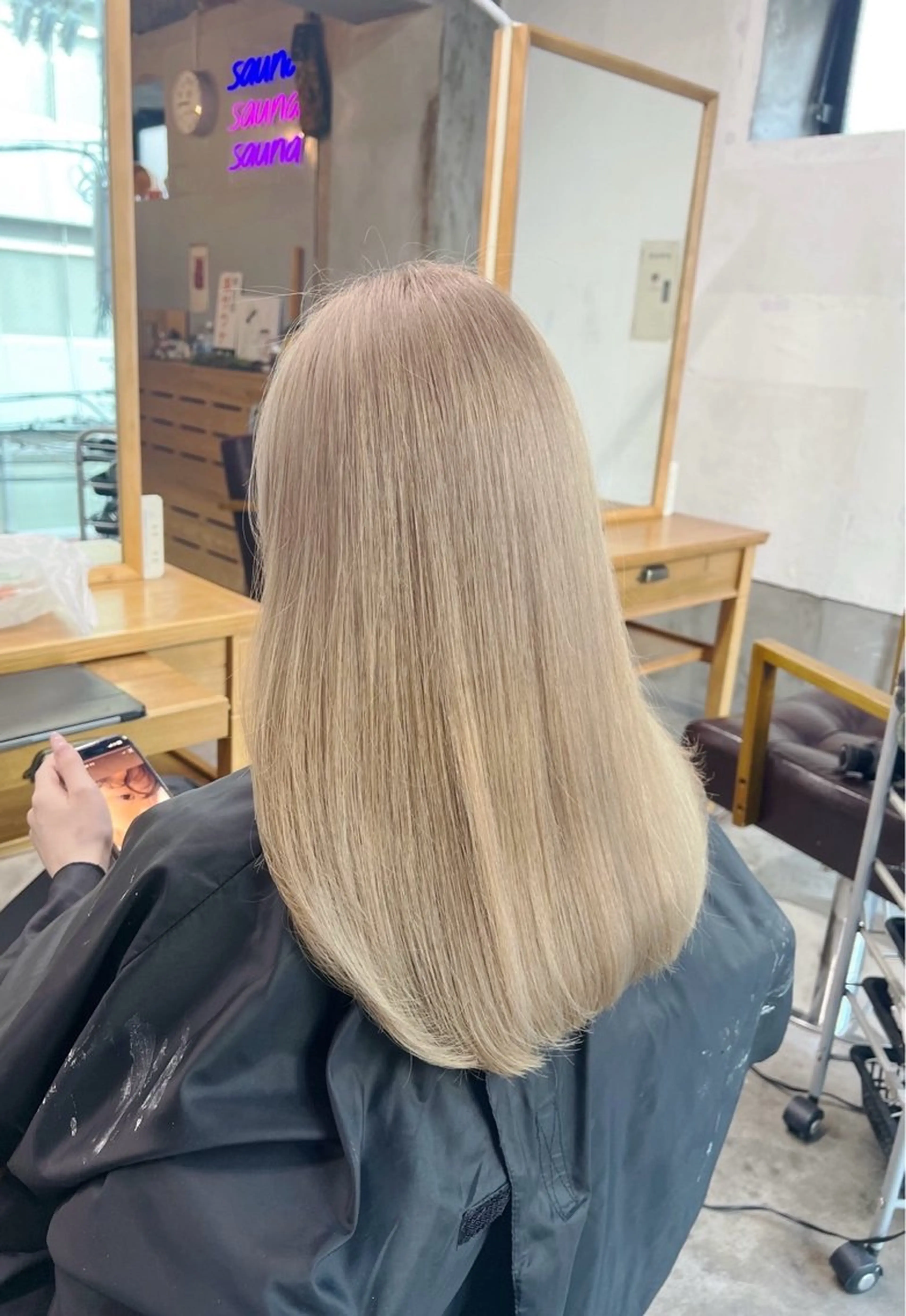 セミロング カラー ベージュカラー ホワイトベージュ ヘアカラー トリートメント ROBIN所属・指名数No.1 /NAOYAのヘアスタイル