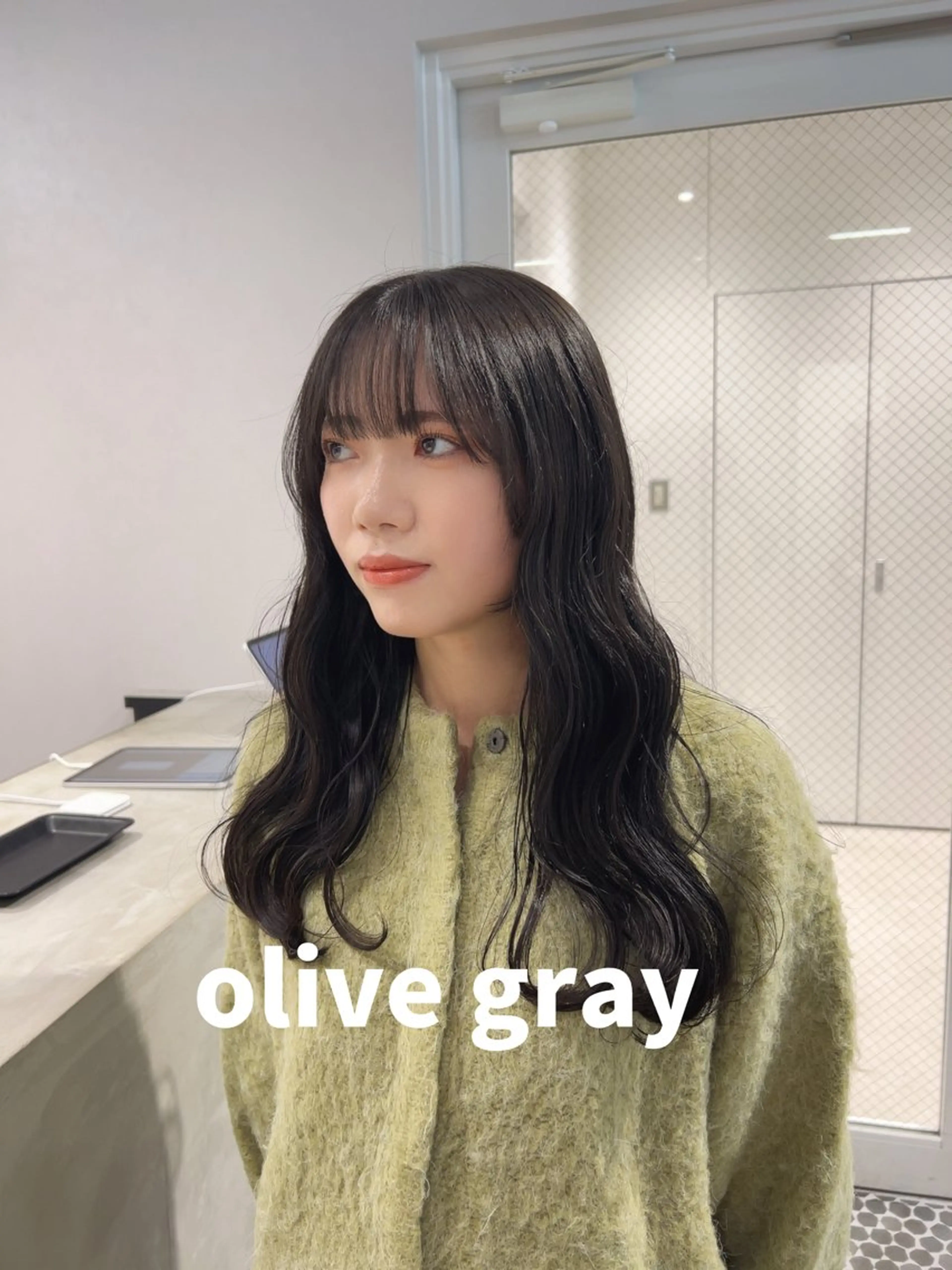 ロング カラー グレージュ オリーブグレージュ オリーブグレー SALOWIN栄 三丁目 木戸里実のヘアスタイル