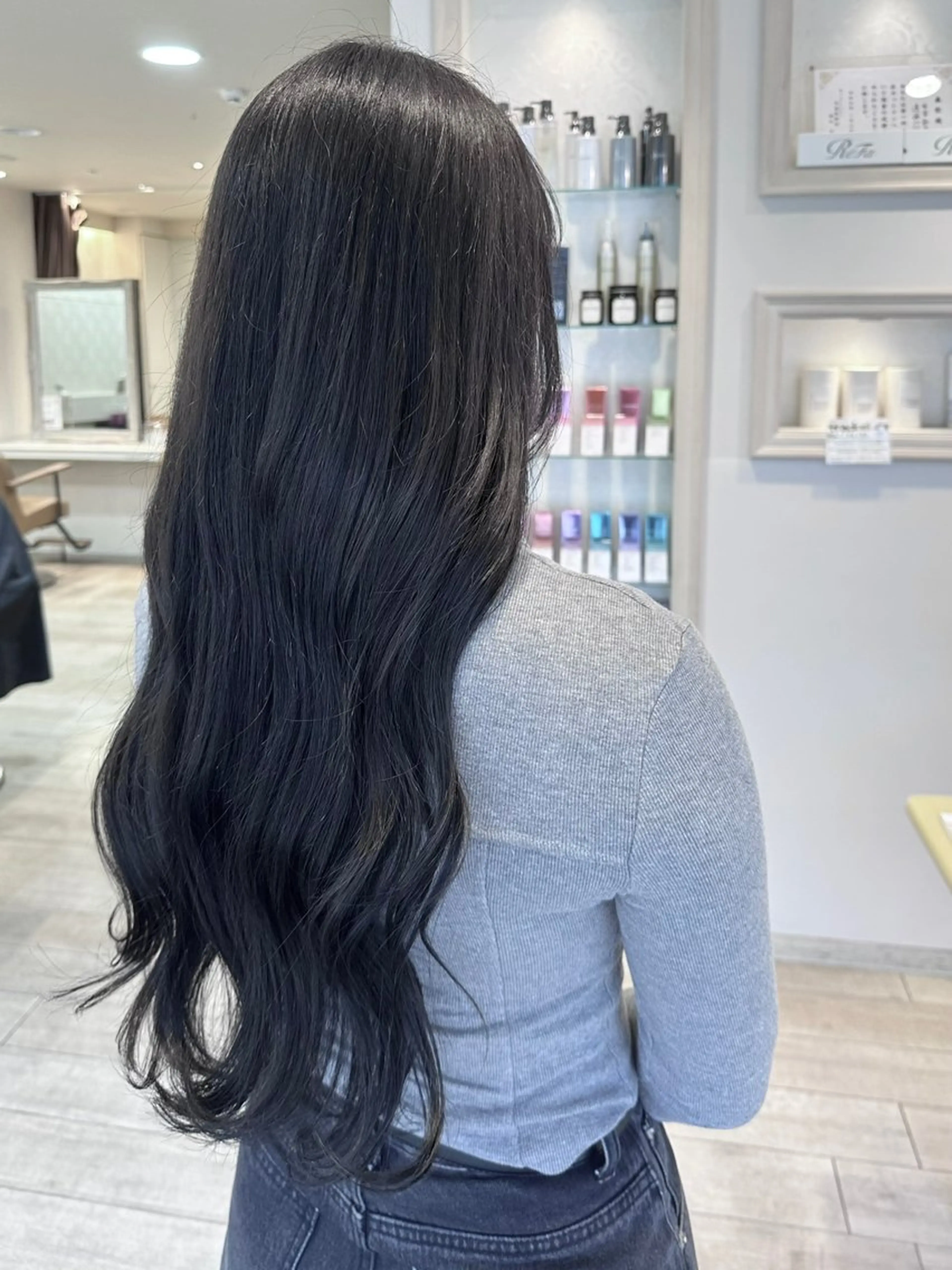 ロング カラー ヘアアレンジ 黒髪 ブリーチ 透明感カラー ハイトーンカラー 韓国風ヘア ヘアカラー トリートメント ヘアセット 韓国ヘア/レイヤー 顔周りカット/ユキナのヘアスタイル