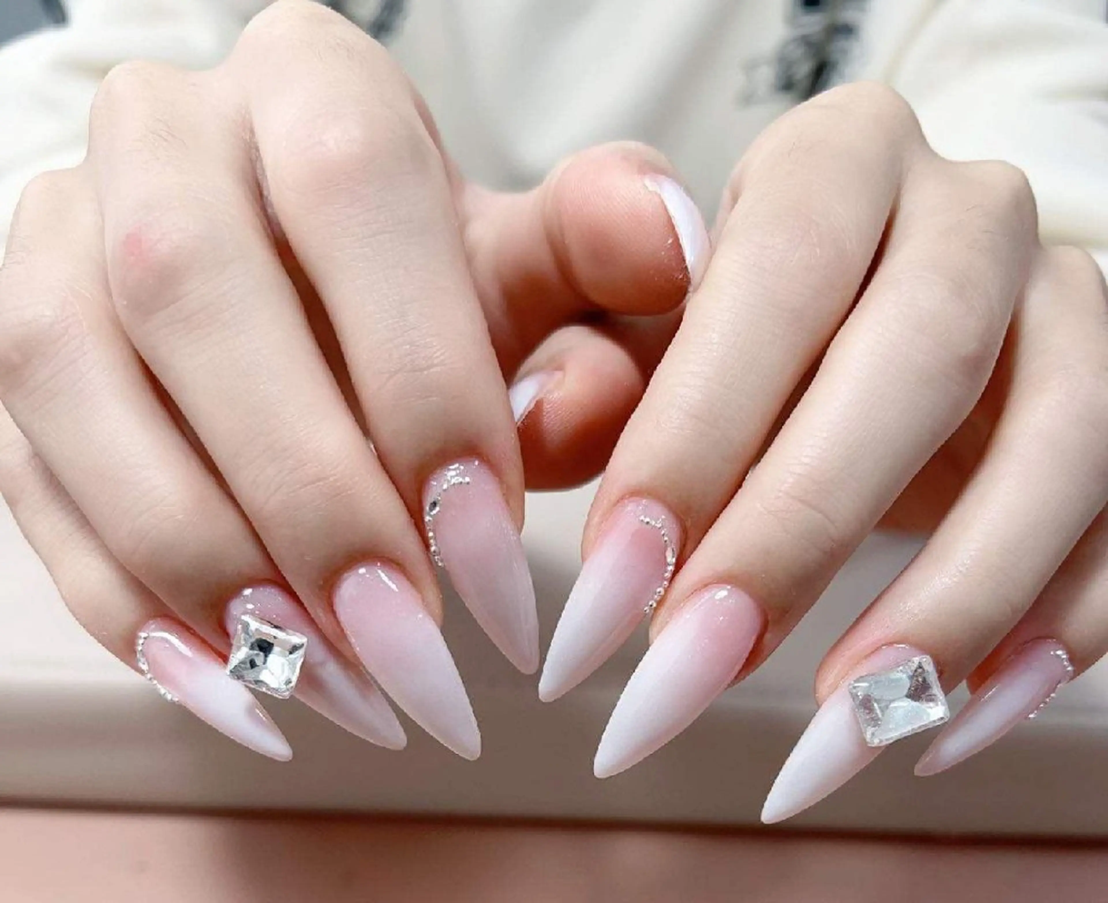 ネイル アートネイル チークネイル 長さ出し フットネイル フレンチネイル RiRi ネイルサロンのネイルデザイン