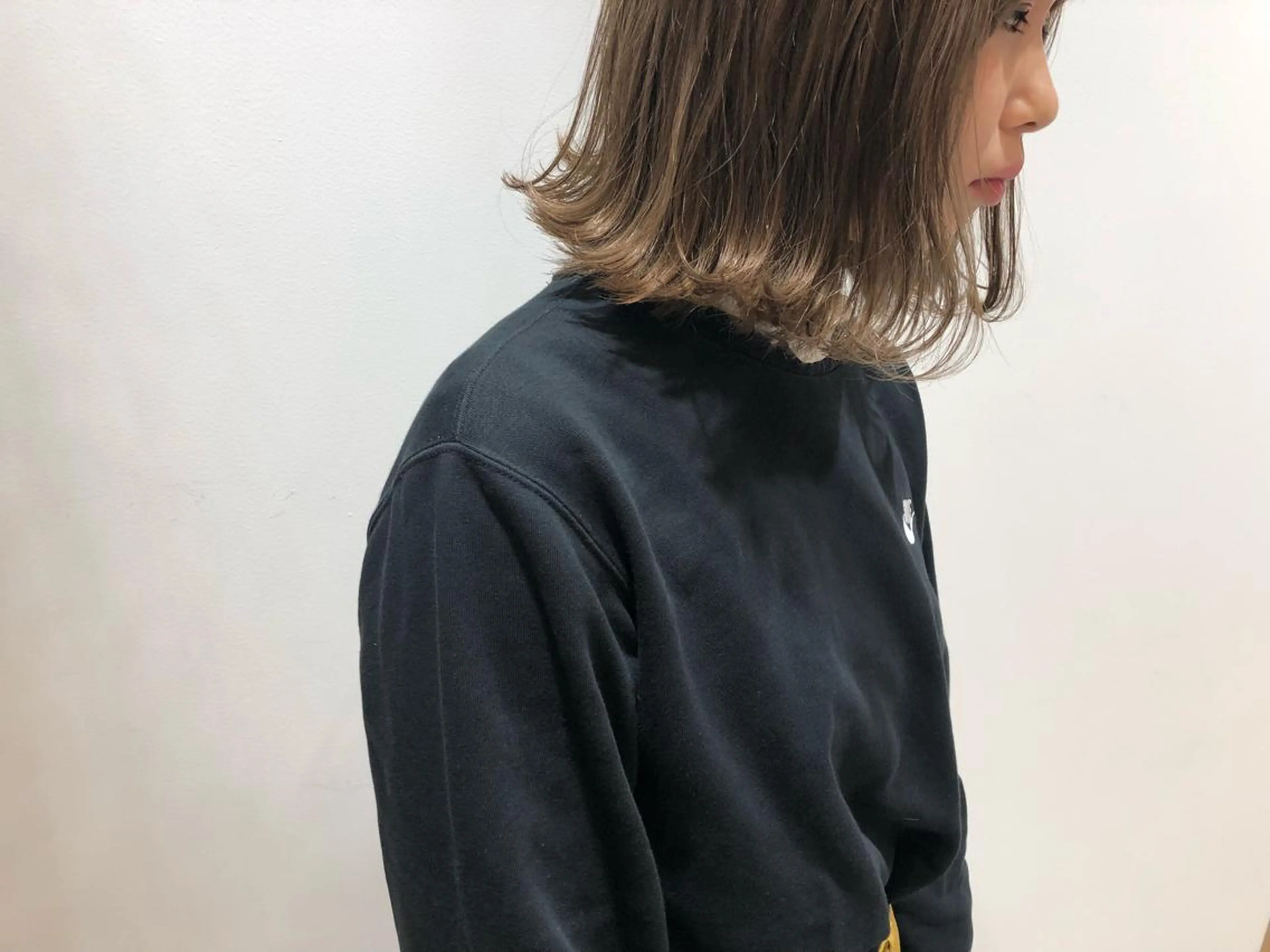 ショート カラー ベージュカラー ミルクティーベージュ カット ヘアカラー 江原 彩華のヘアスタイル