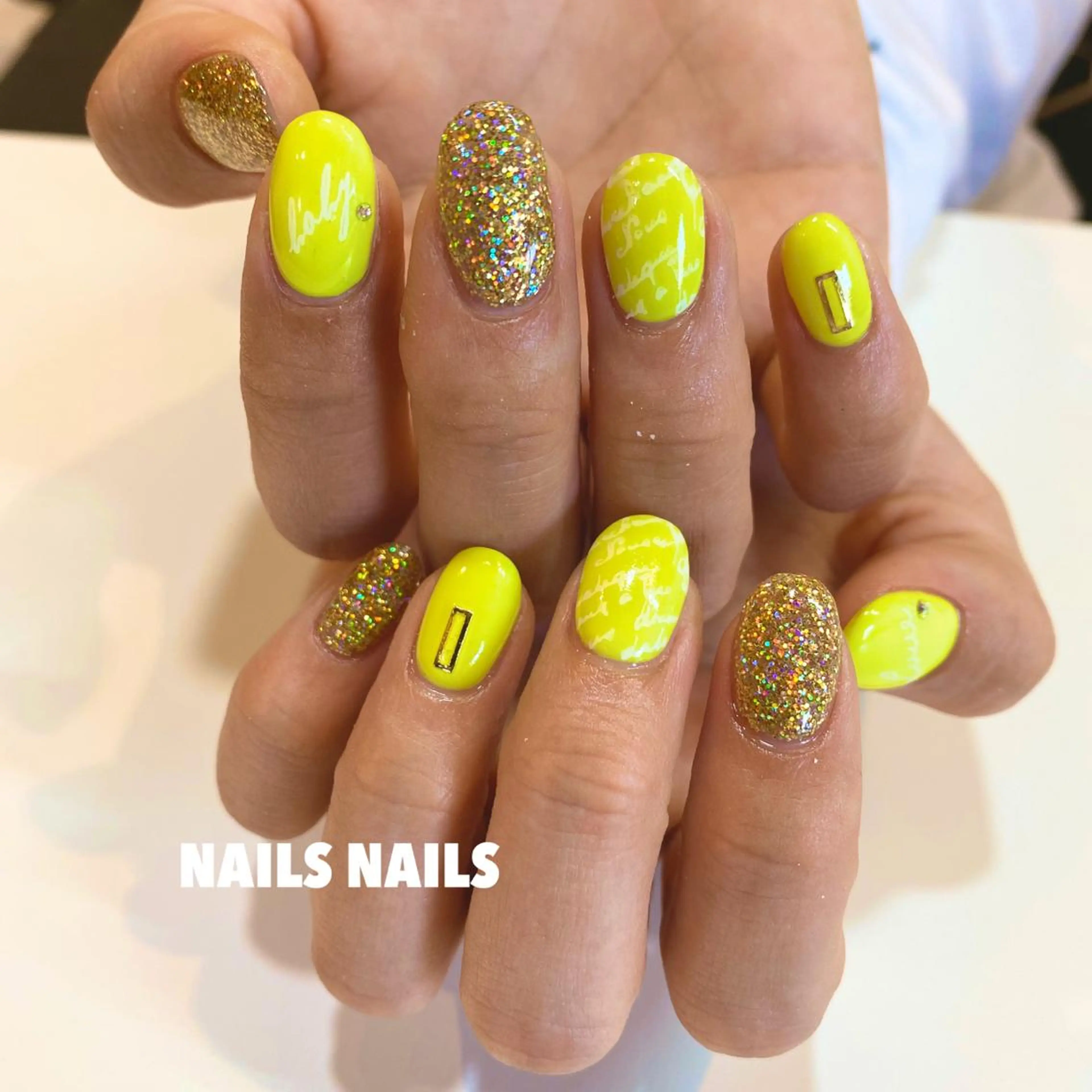 ネイル ジェルネイル ゴールド 黄色 ハンドネイル NAILSNAILS ERIKAのネイルデザイン