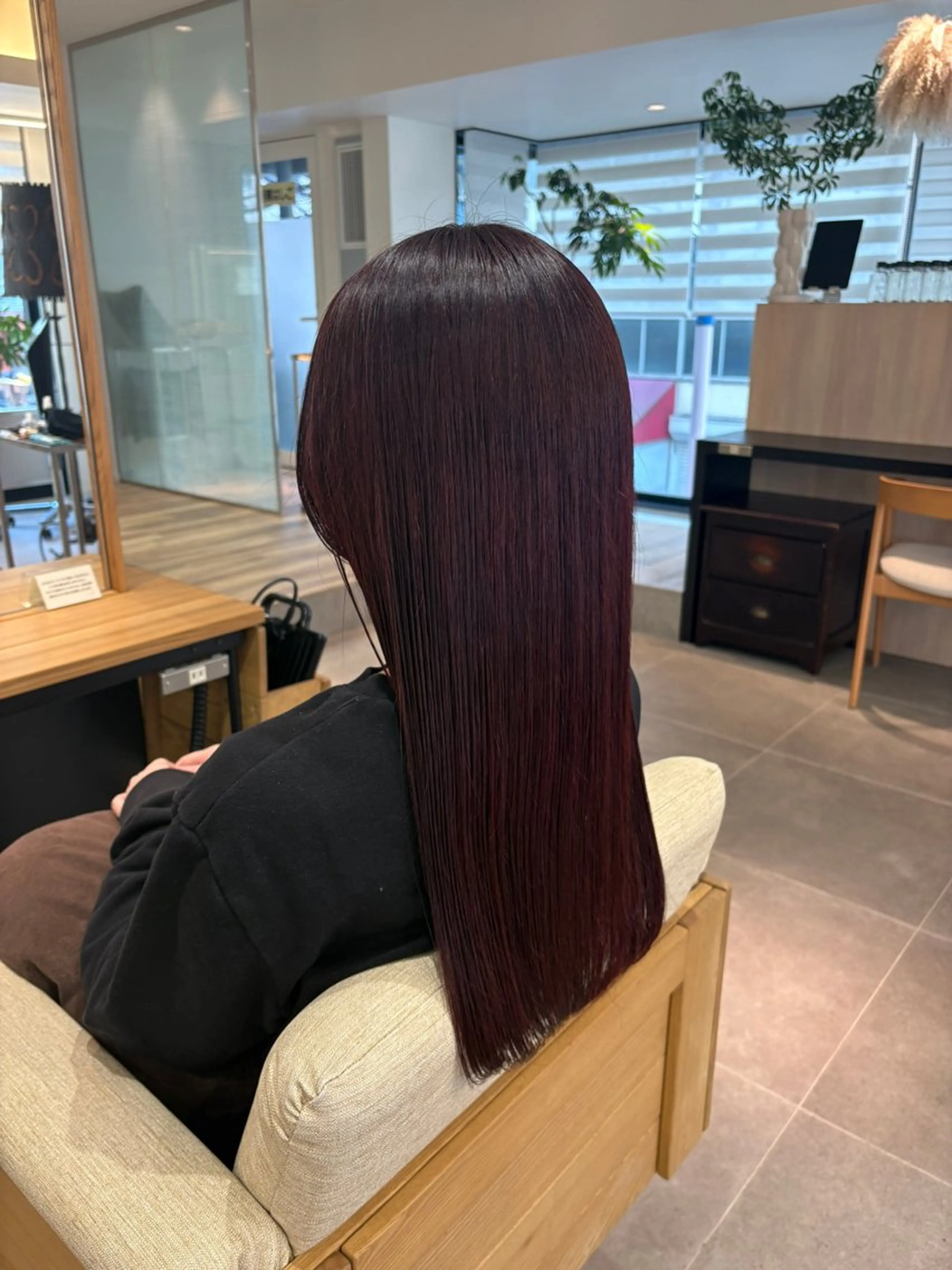 ロング ヘアカラー 坂田 愛彩萌のヘアスタイル