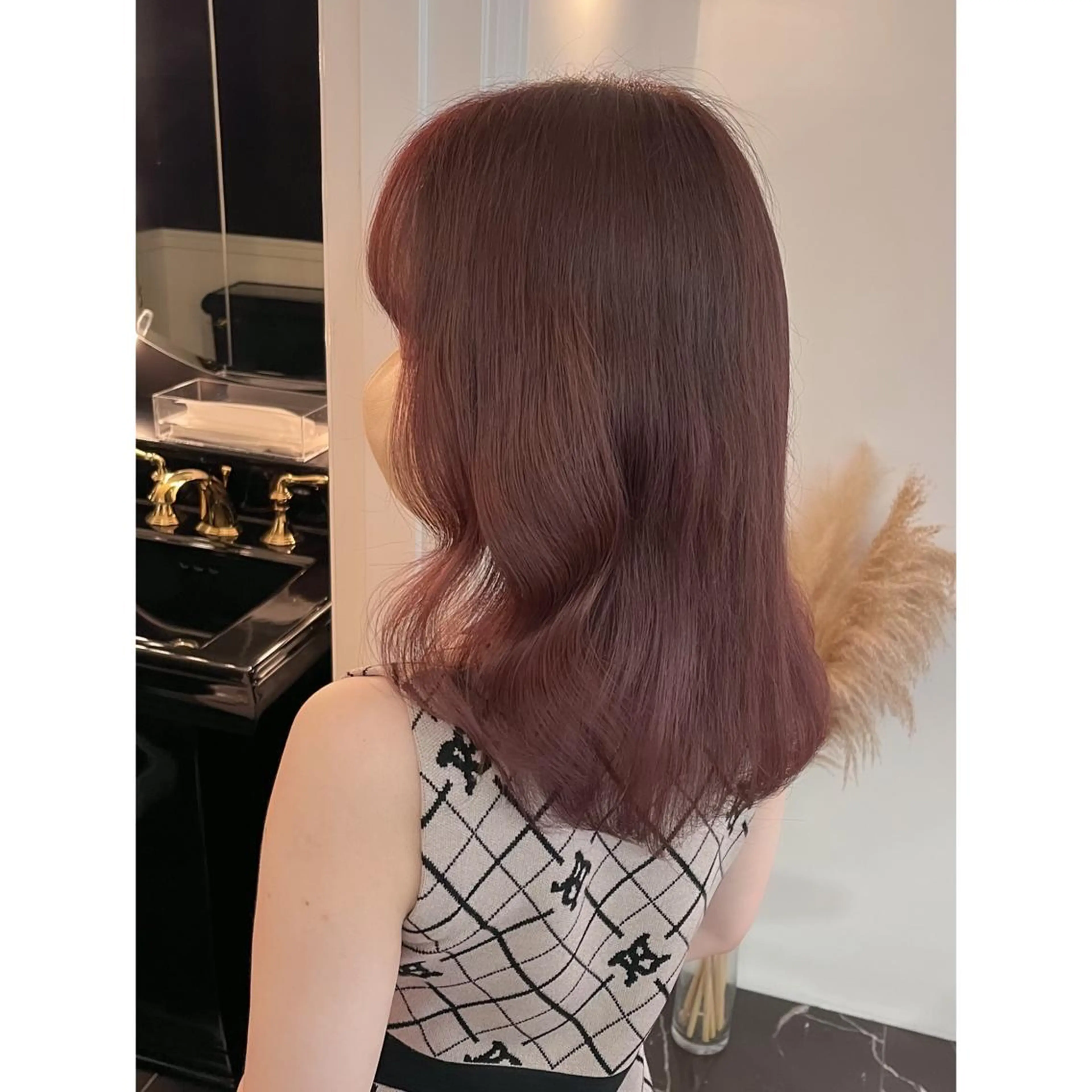 セミロング カラー ブリーチ ヘアカラー LOTTA CUCCI所属・miyu /トレンド カラー×艶髪のヘアスタイル