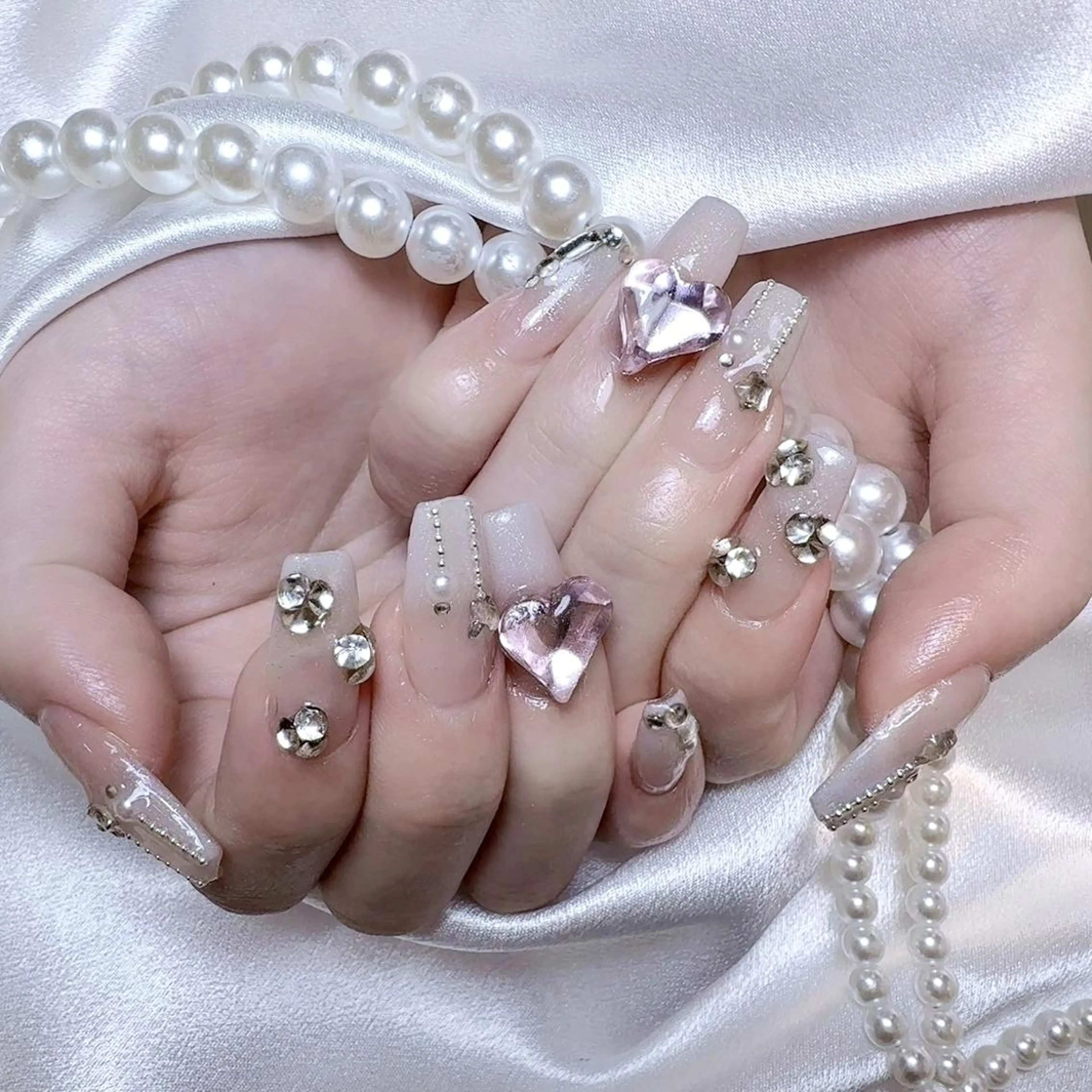 ネイル RAFFINE 月🦋🩵のネイルデザイン