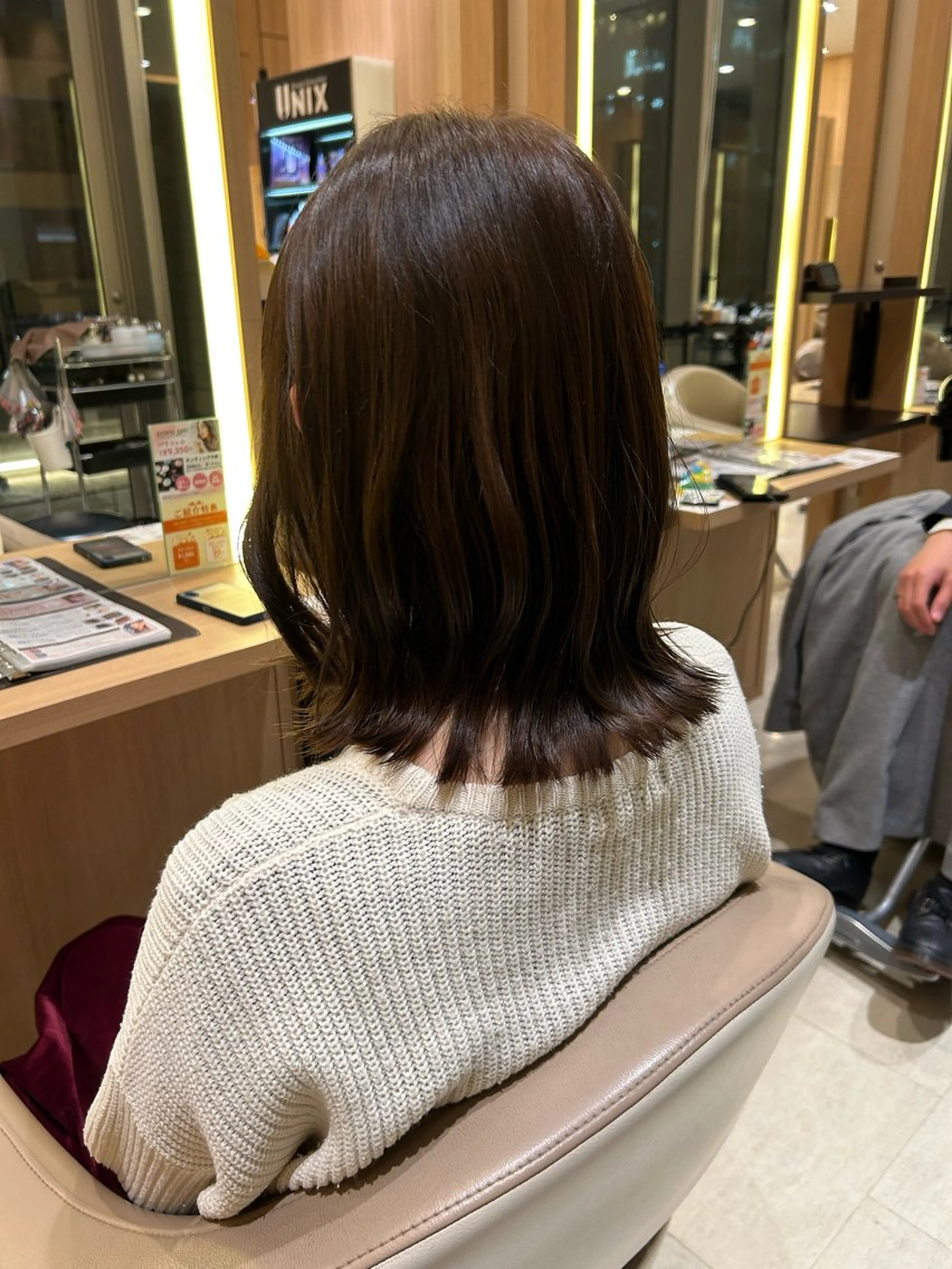 セミロング UNIXマークイズみなとみらい所属・上杉 茉広のヘアスタイル