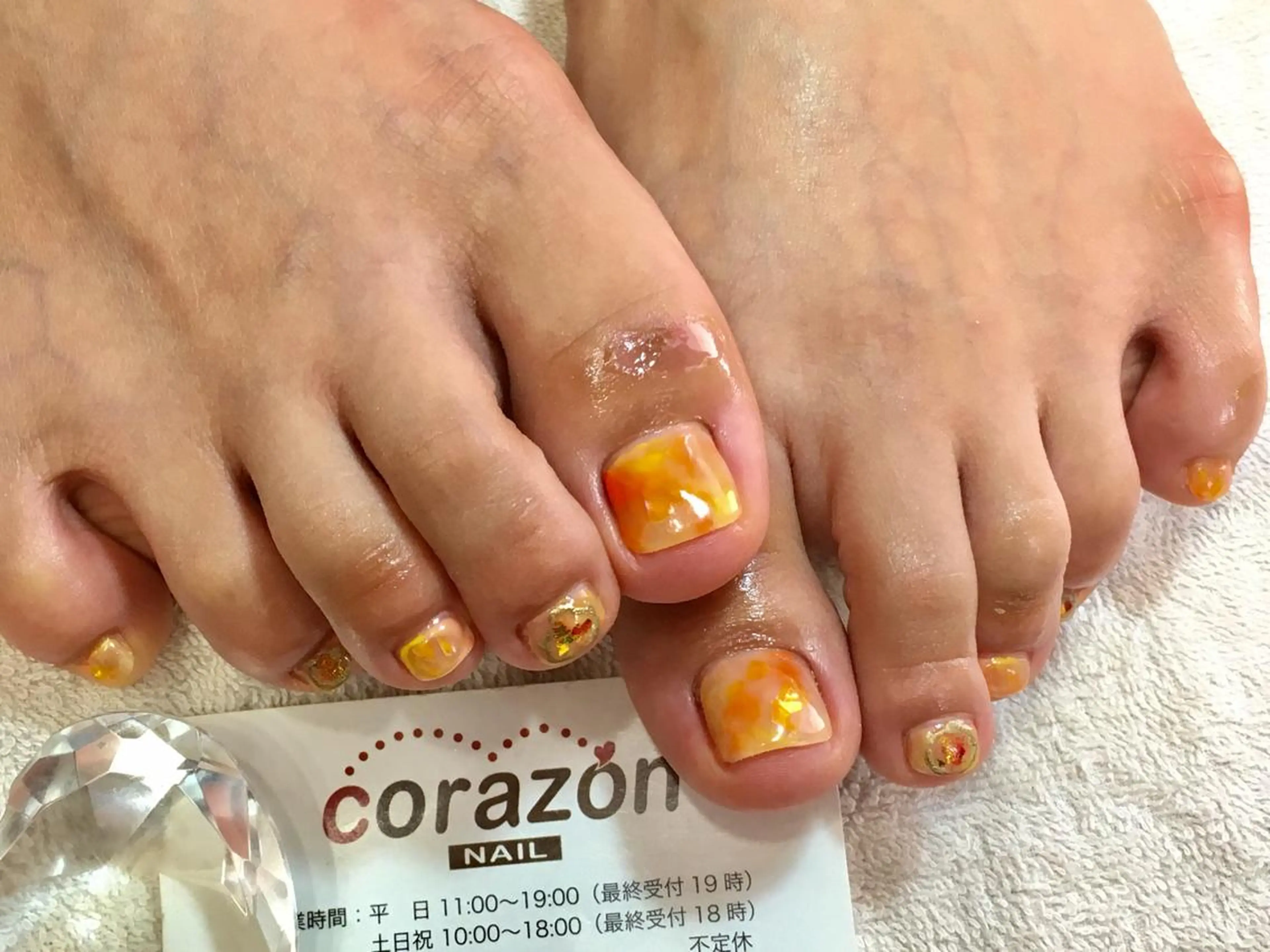 ネイル クリアネイル フットネイル ニュアンスネイル オレンジ 黄色 フットネイル corazon所属・ネイリスト aicoのネイルデザイン