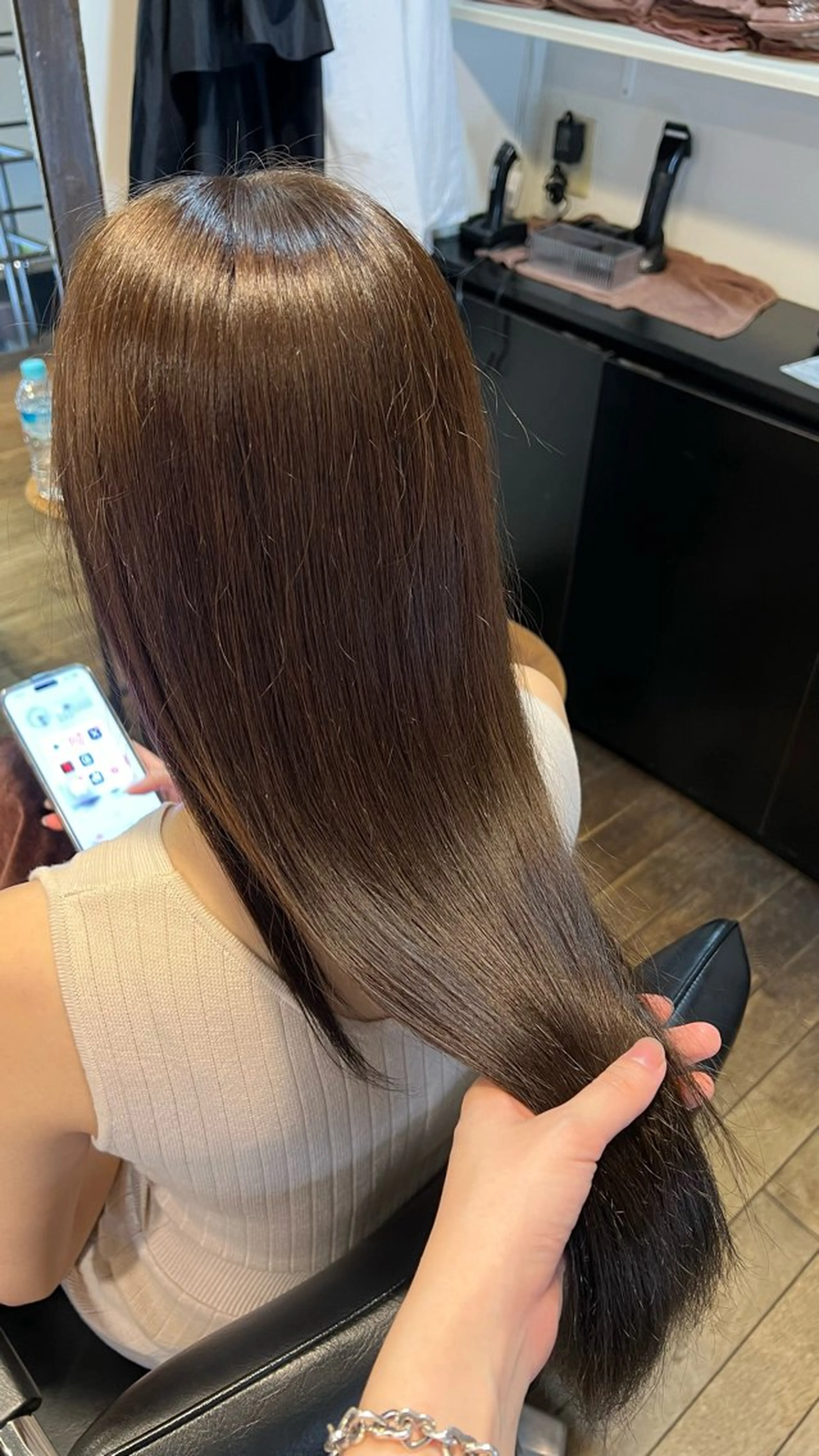 ロング カラー アッシュ ベージュカラー 西村 美月のヘアスタイル