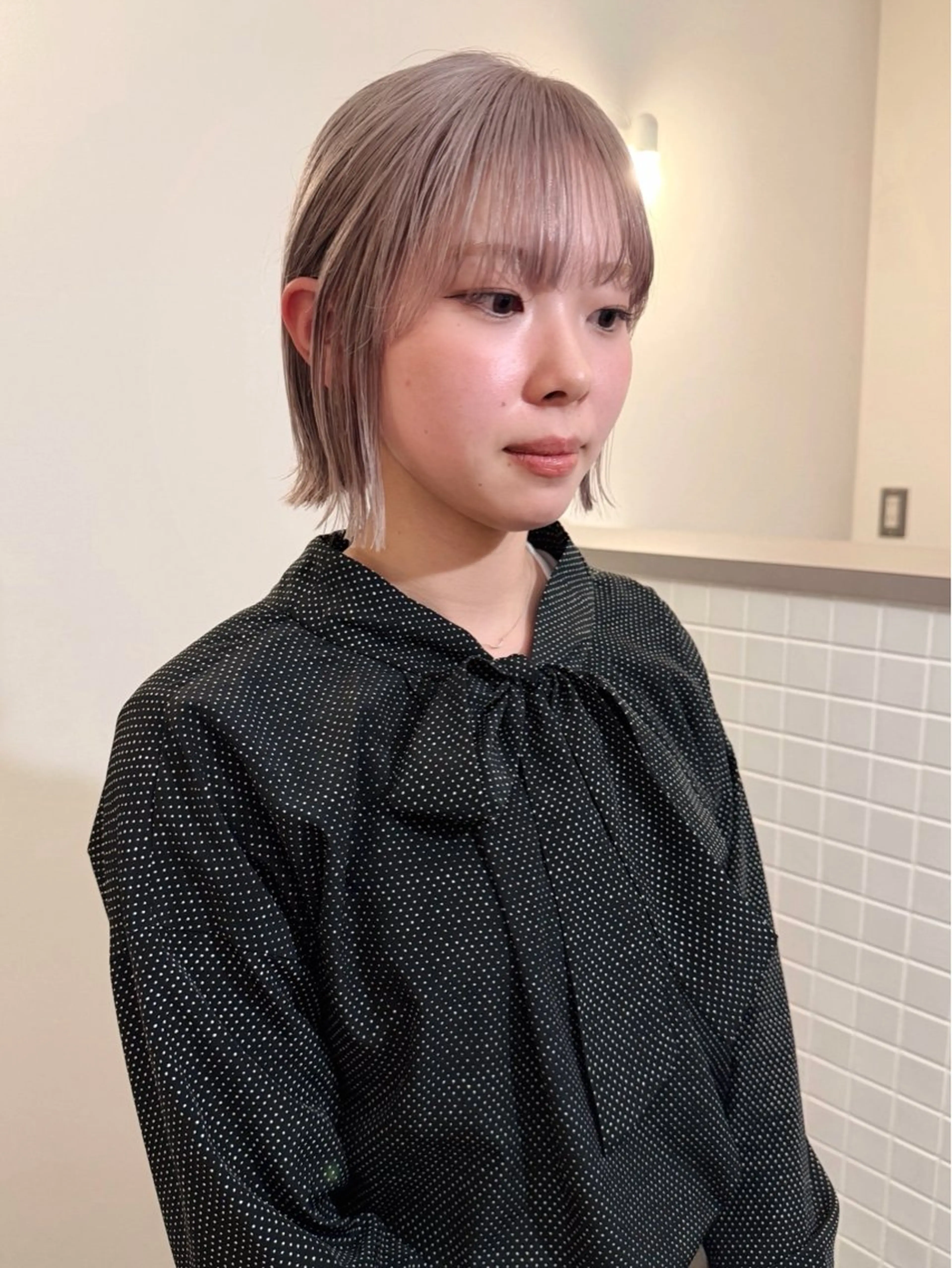 ショート カラー ベージュカラー シルバー シルバーベージュ カット ヘアカラー トリートメント デザイン/レイヤー Kaito🐩/栄のヘアスタイル