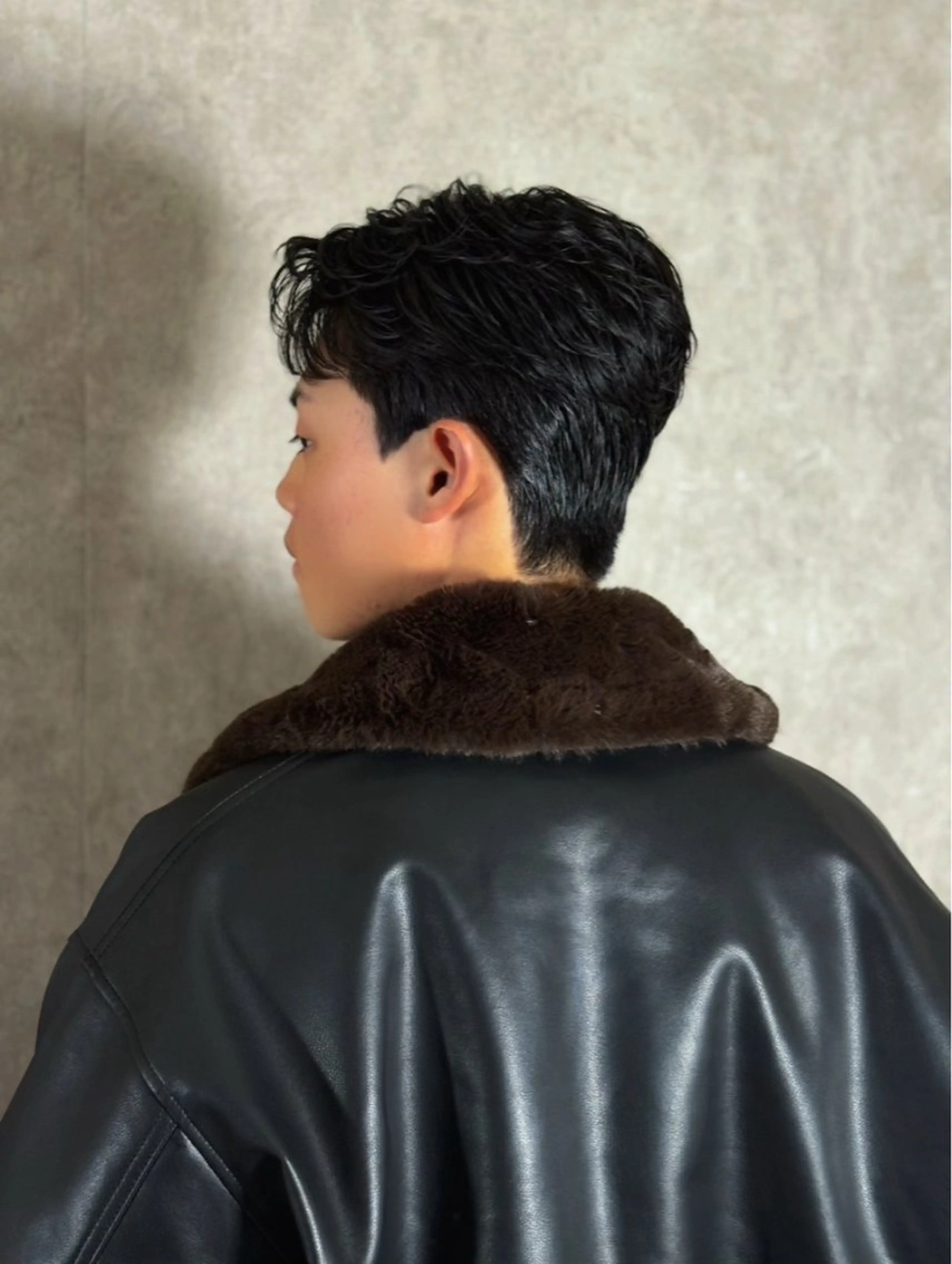 【メンズカット＋ダウンパーマ】韓国風シルエット補正（シースルーマッシュ/センターパート）の写真