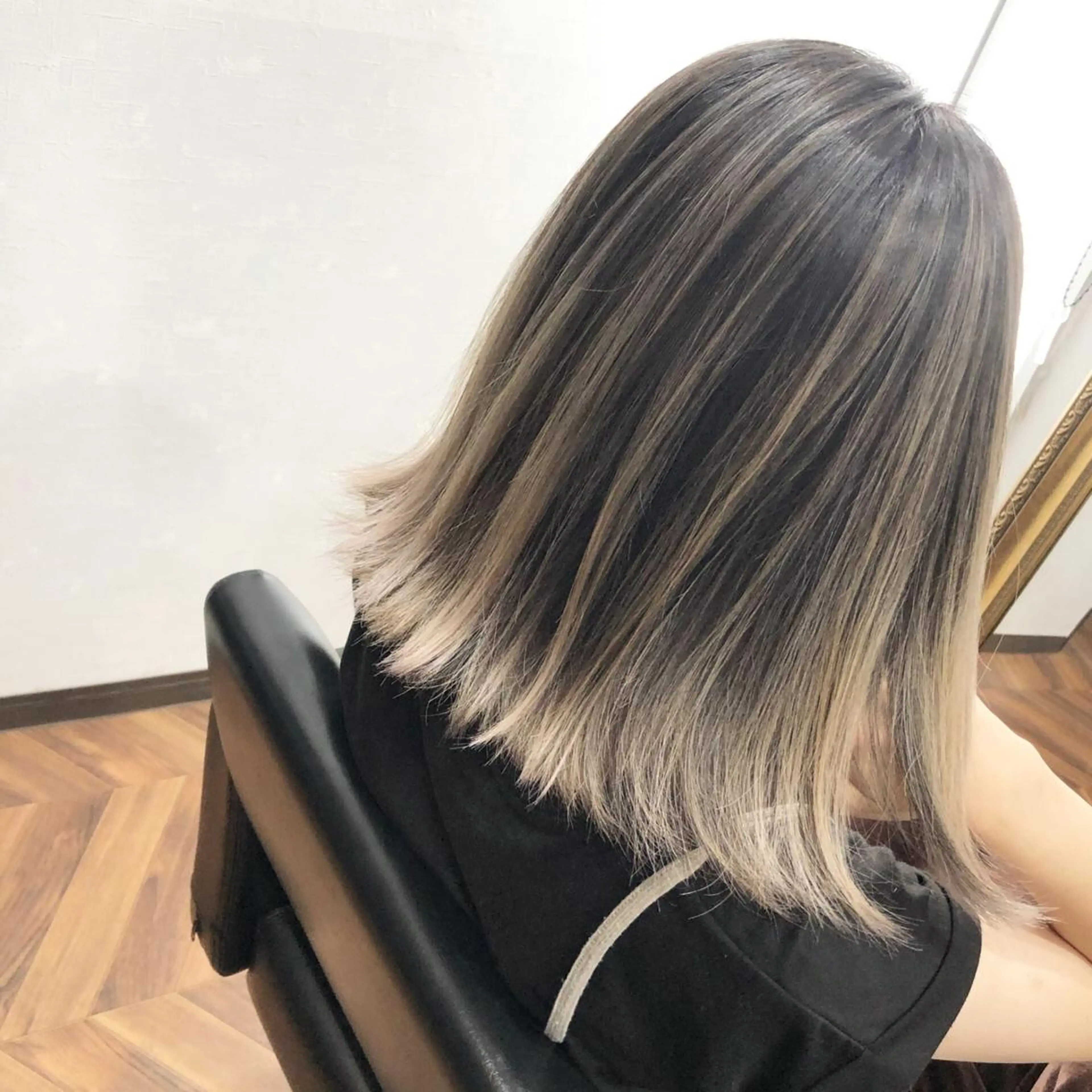 ミディアム カラー バレイヤージュ レイヤーカット ✨️極艶髪質改善✖️ クロスパーマ✨のヘアスタイル