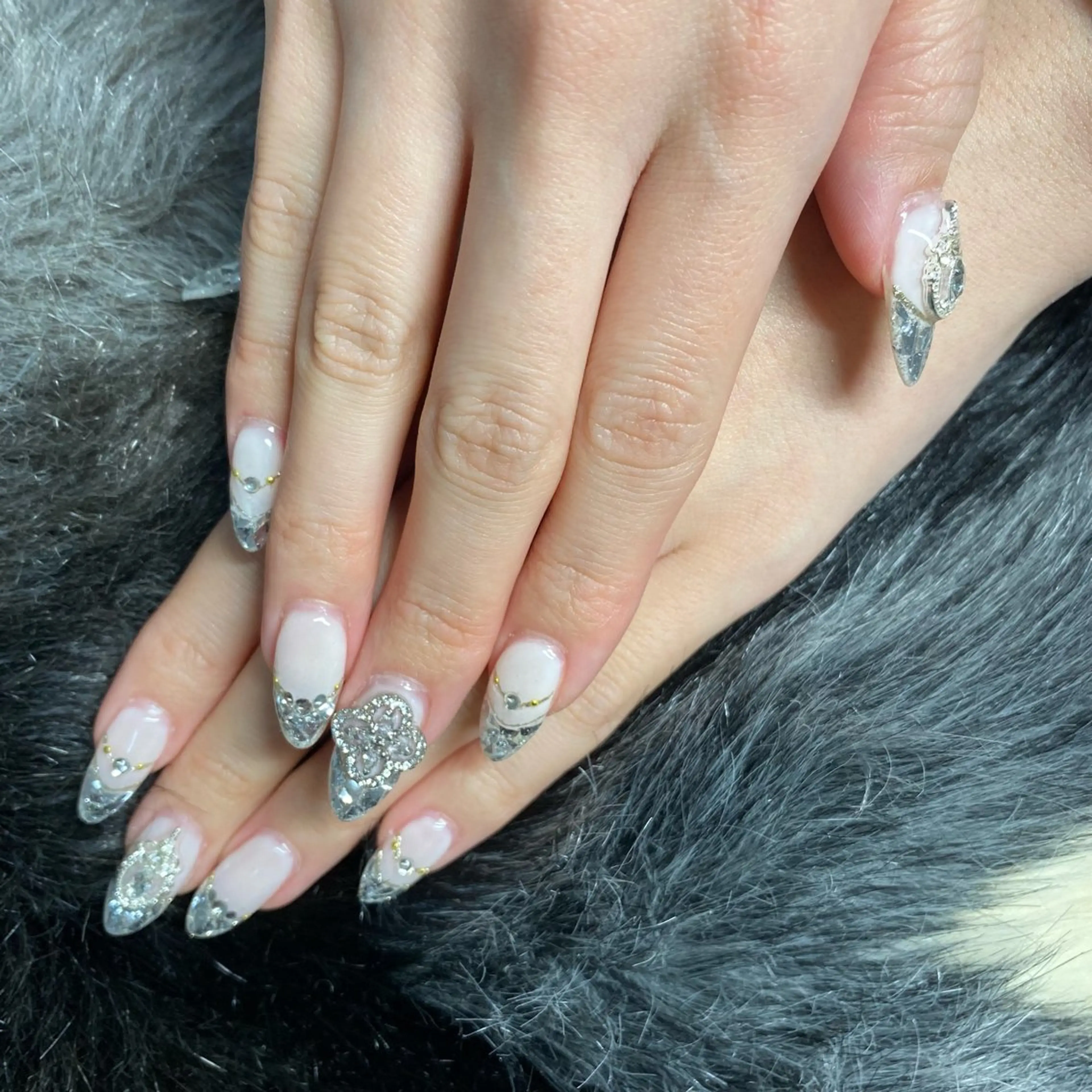 ネイル フレンチネイル ガラスフレンチ ハンドネイル nail salon Ecrin所属・前島 稀歩のネイルデザイン