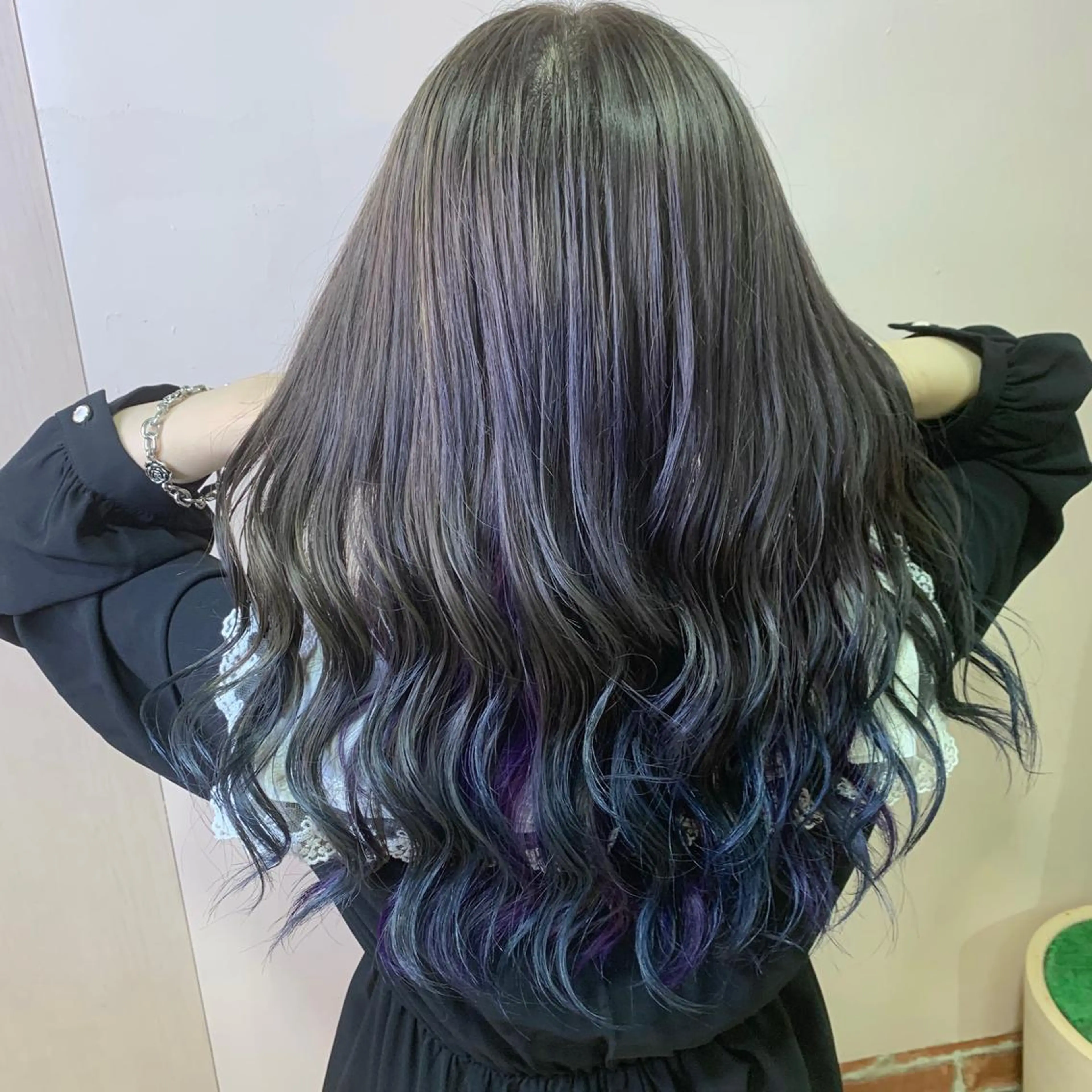 セミロング カラー ブルーカラー パープルカラー mimiiy梅田 中崎町ハイトーンのヘアスタイル